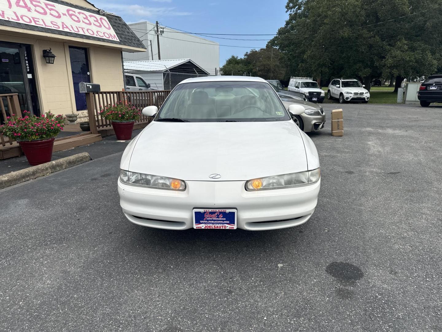 2001 WHITE Oldsmobile Intrigue GL (1G3WS52H01F) with an 3.5L V6 DOHC 24V engine, 4-Speed Automatic Overdrive transmission, located at 5700 Curlew Drive, Norfolk, VA, 23502, (757) 455-6330, 36.841885, -76.209412 - Photo#4