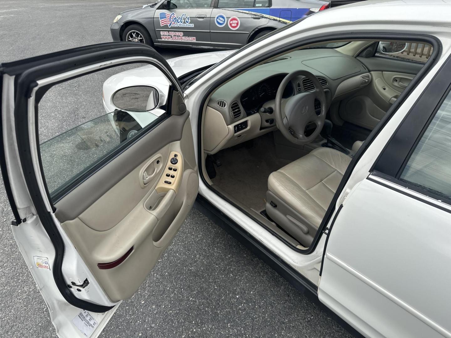 2001 WHITE Oldsmobile Intrigue GL (1G3WS52H01F) with an 3.5L V6 DOHC 24V engine, 4-Speed Automatic Overdrive transmission, located at 5700 Curlew Drive, Norfolk, VA, 23502, (757) 455-6330, 36.841885, -76.209412 - Photo#5