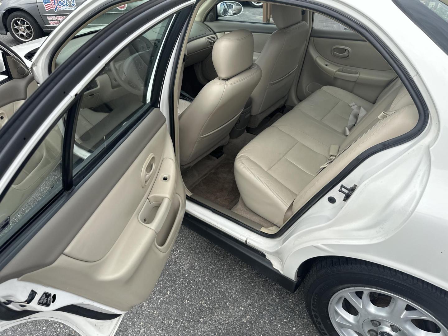 2001 WHITE Oldsmobile Intrigue GL (1G3WS52H01F) with an 3.5L V6 DOHC 24V engine, 4-Speed Automatic Overdrive transmission, located at 5700 Curlew Drive, Norfolk, VA, 23502, (757) 455-6330, 36.841885, -76.209412 - Photo#7