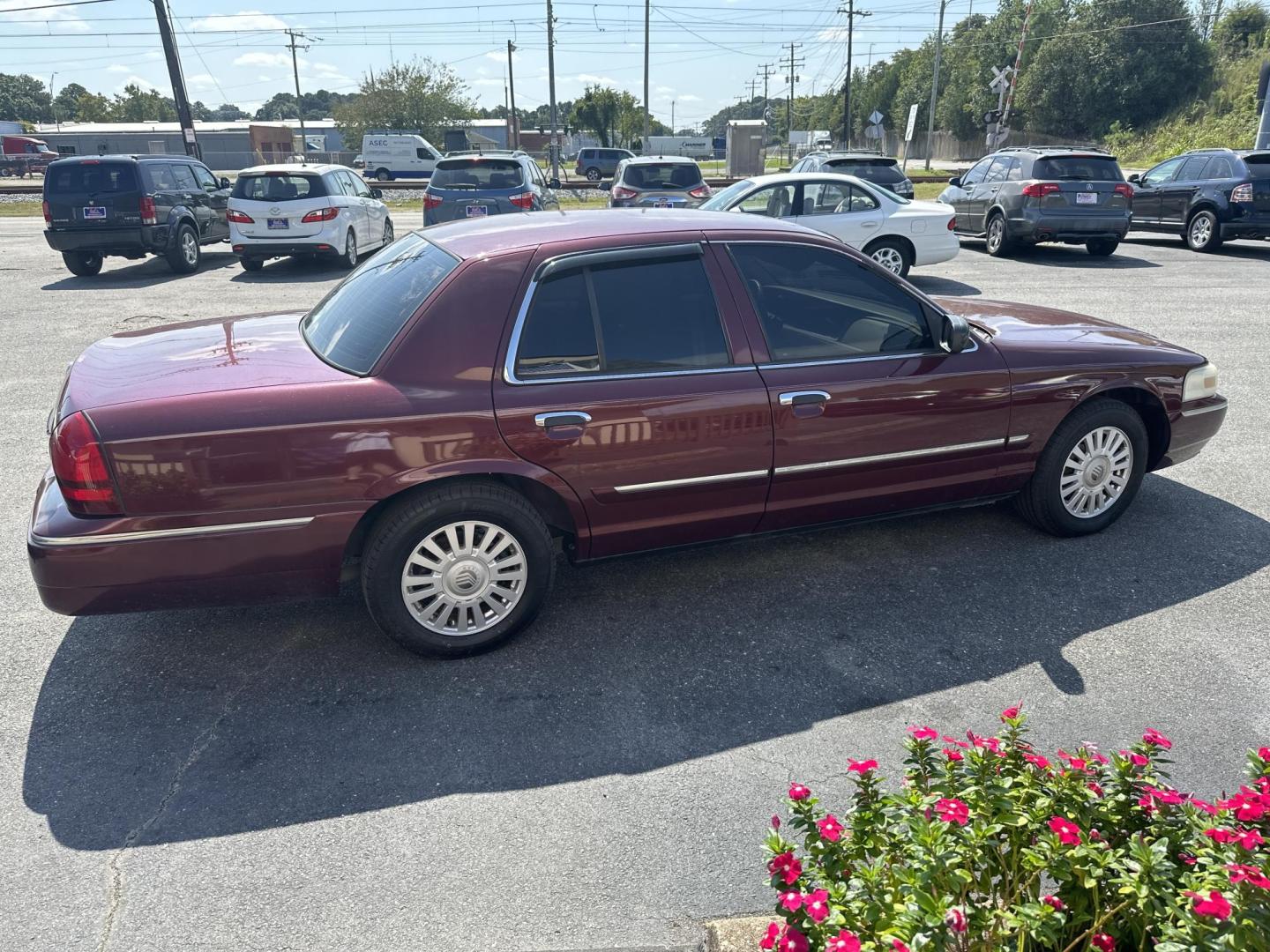 2007 Burgundy /Tan Mercury Grand Marquis LS Premium (2MEFM75VX7X) with an 4.6L V8 OHC 16V FFV engine, 4-Speed Automatic Overdrive transmission, located at 5700 Curlew Drive, Norfolk, VA, 23502, (757) 455-6330, 36.841885, -76.209412 - Photo#3