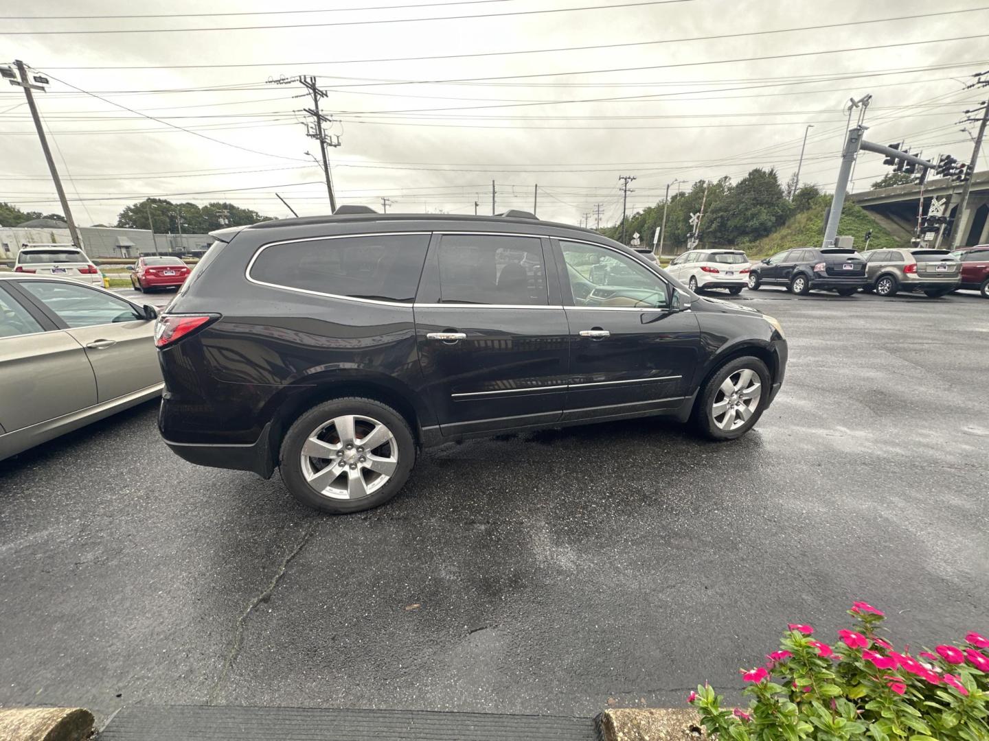 2013 Black Chevrolet Traverse LTZ AWD (1GNKVLKD5DJ) with an 3.6L V6 DOHC 24V engine, 6-Speed Automatic transmission, located at 5700 Curlew Drive, Norfolk, VA, 23502, (757) 455-6330, 36.841885, -76.209412 - Photo#3