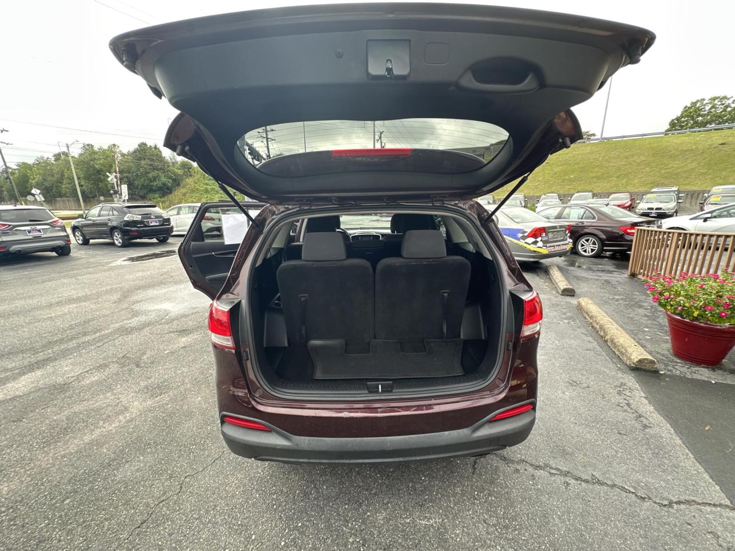 2017 Burgundy Kia Sorento LX V6 AWD (5XYPGDA56HG) with an 3.3L V6 DOHC 24V engine, 6A transmission, located at 5700 Curlew Drive, Norfolk, VA, 23502, (757) 455-6330, 36.841885, -76.209412 - Photo#10