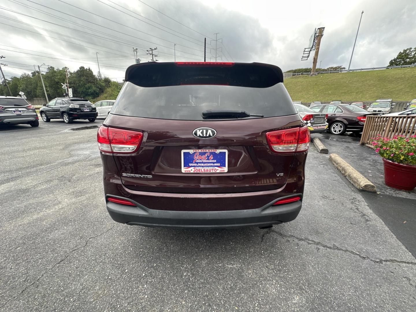 2017 Burgundy Kia Sorento LX V6 AWD (5XYPGDA56HG) with an 3.3L V6 DOHC 24V engine, 6A transmission, located at 5700 Curlew Drive, Norfolk, VA, 23502, (757) 455-6330, 36.841885, -76.209412 - Photo#2