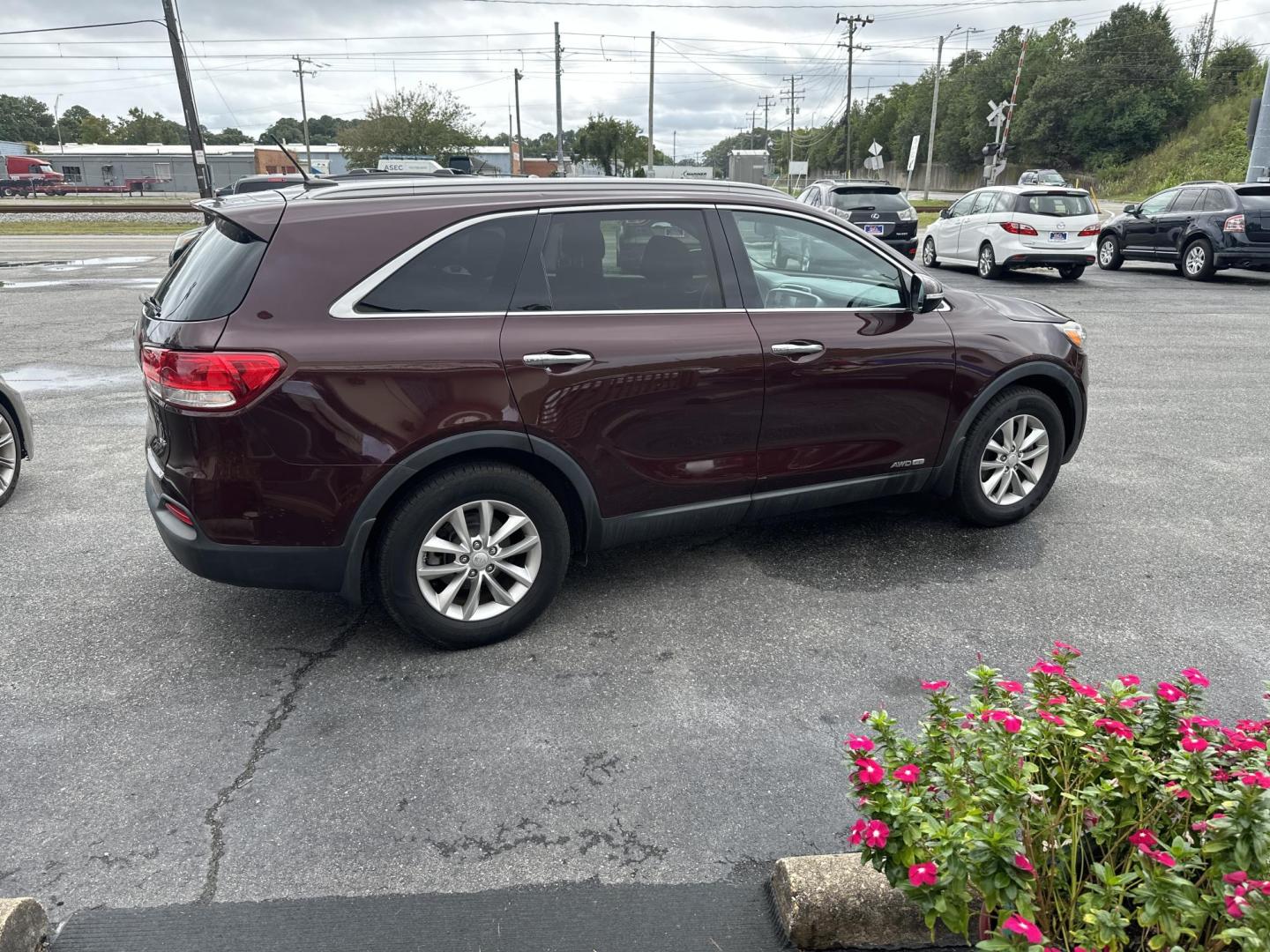 2017 Burgundy Kia Sorento LX V6 AWD (5XYPGDA56HG) with an 3.3L V6 DOHC 24V engine, 6A transmission, located at 5700 Curlew Drive, Norfolk, VA, 23502, (757) 455-6330, 36.841885, -76.209412 - Photo#3