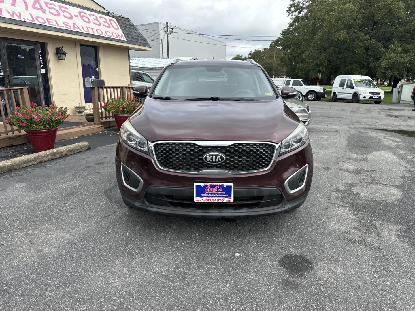 2017 Burgundy Kia Sorento LX V6 AWD (5XYPGDA56HG) with an 3.3L V6 DOHC 24V engine, 6A transmission, located at 5700 Curlew Drive, Norfolk, VA, 23502, (757) 455-6330, 36.841885, -76.209412 - Photo#4