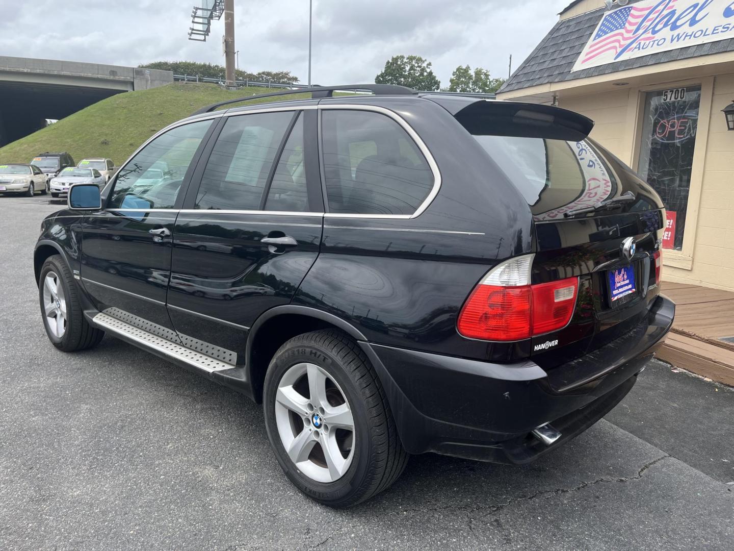 2004 Black /Black BMW X5 3.0i (5UXFA13534L) with an 3.0L L6 DOHC 24V engine, Automatic transmission, located at 5700 Curlew Drive, Norfolk, VA, 23502, (757) 455-6330, 36.841885, -76.209412 - Photo#4