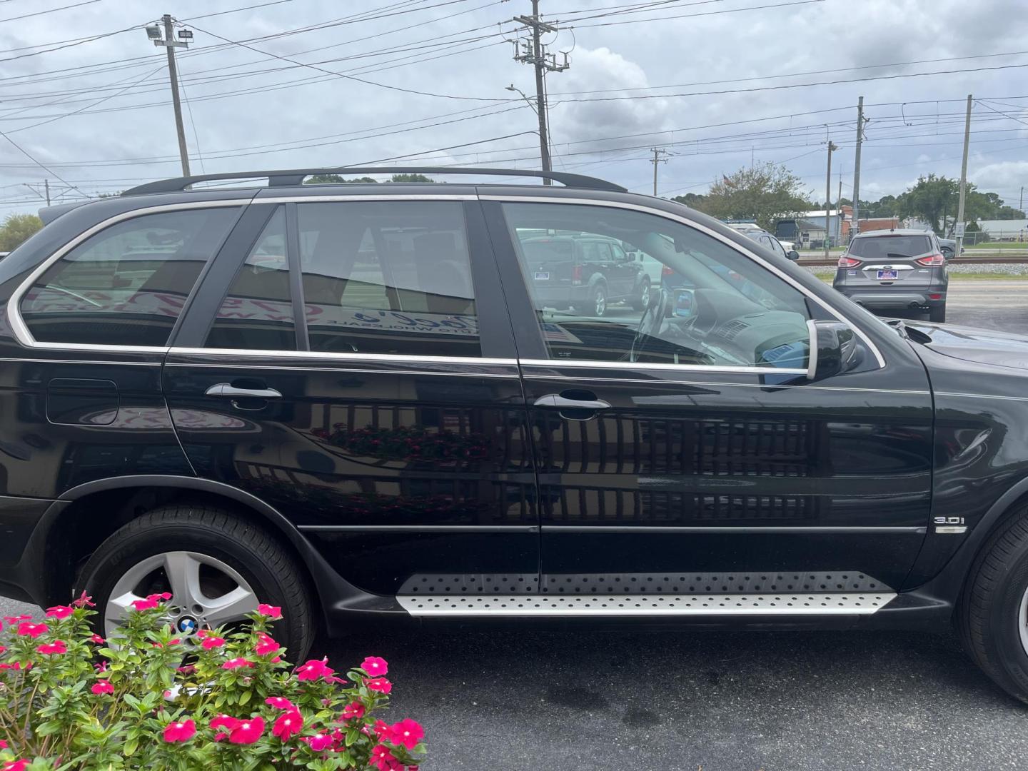 2004 Black /Black BMW X5 3.0i (5UXFA13534L) with an 3.0L L6 DOHC 24V engine, Automatic transmission, located at 5700 Curlew Drive, Norfolk, VA, 23502, (757) 455-6330, 36.841885, -76.209412 - Photo#5