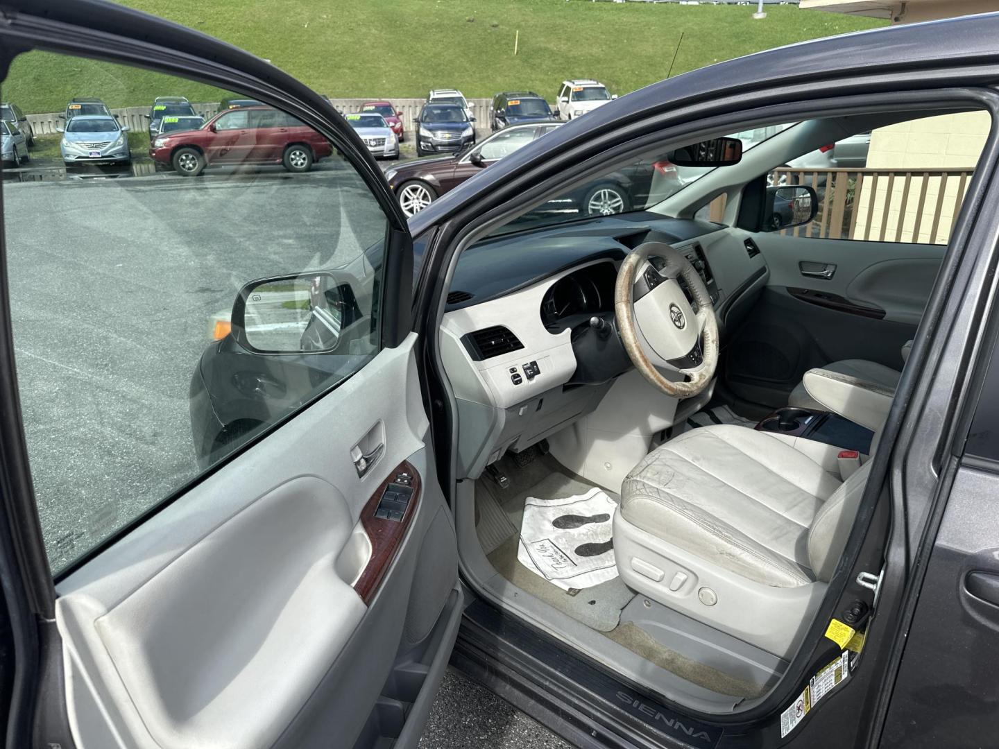 2012 Grey Toyota Sienna Limited FWD 7-Passsenger V6 (5TDYK3DC1CS) with an 3.5L V6 EFI DOHC 24V engine, 5-Speed Automatic transmission, located at 5700 Curlew Drive, Norfolk, VA, 23502, (757) 455-6330, 36.841885, -76.209412 - Photo#5