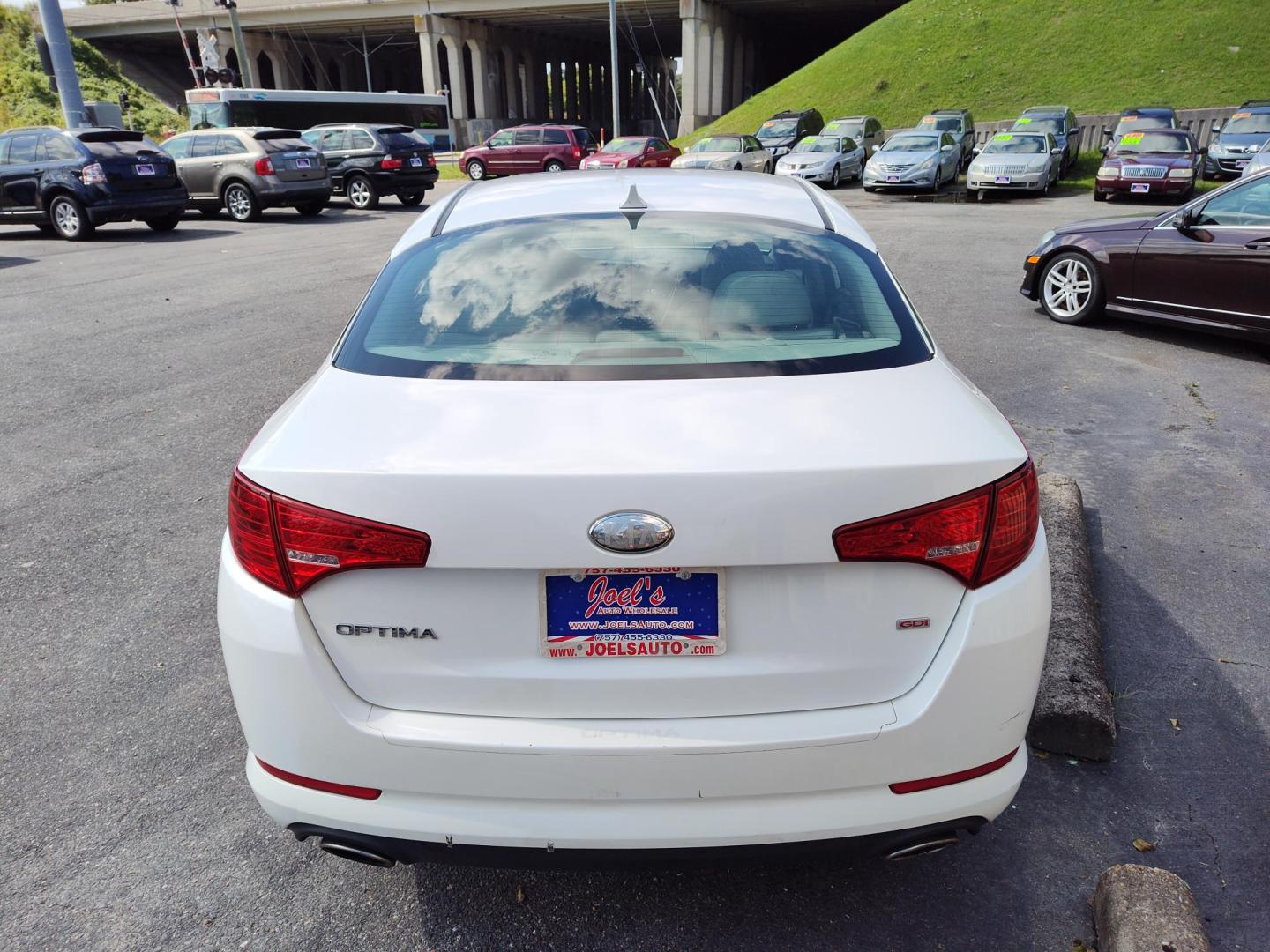 2013 WHITE Kia Optima LX MT (KNAGM4A79D5) with an 2.4L L4 DOHC 16V engine, 6-Speed Manual transmission, located at 5700 Curlew Drive, Norfolk, VA, 23502, (757) 455-6330, 36.841885, -76.209412 - Photo#11