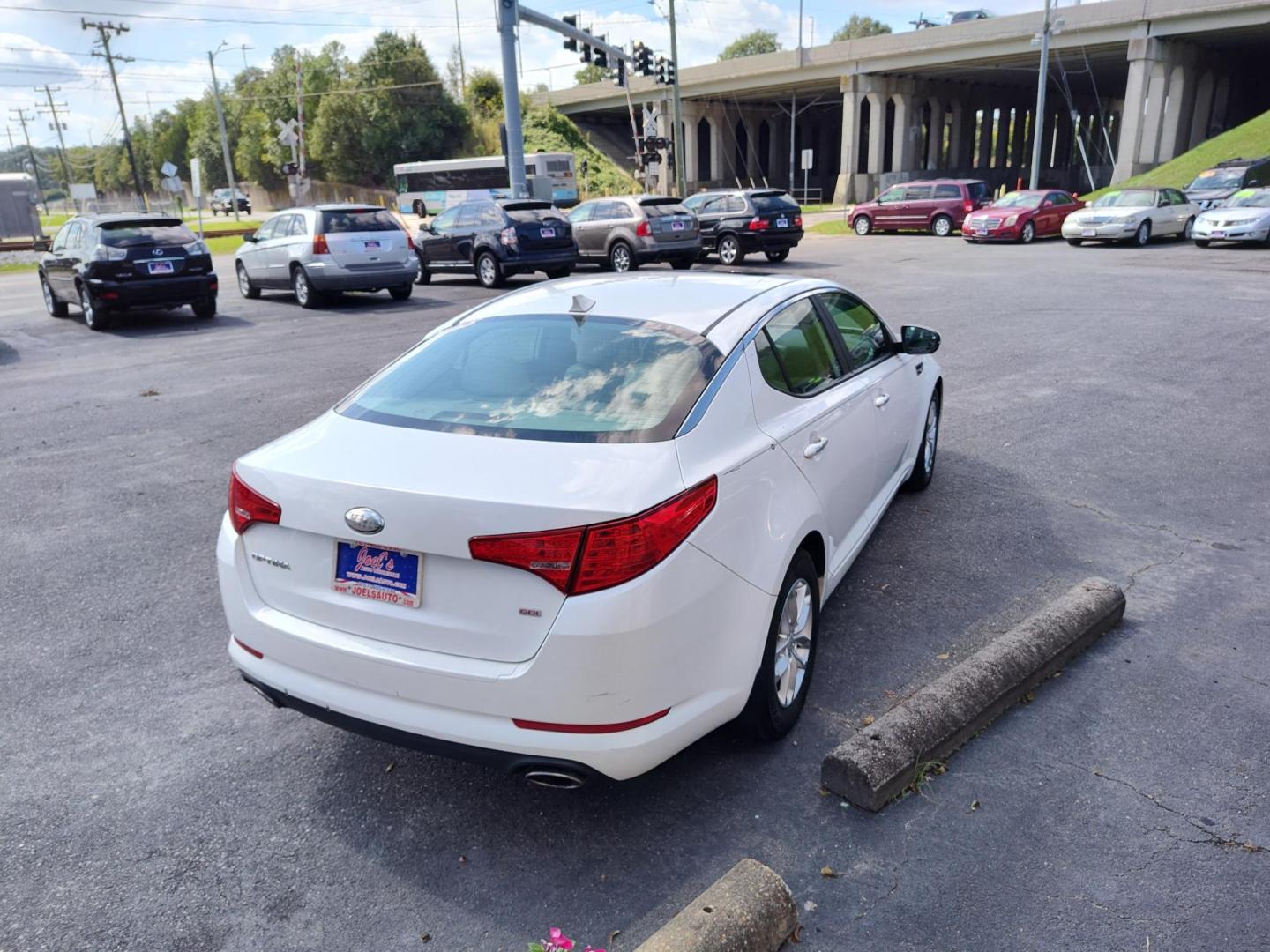 2013 WHITE Kia Optima LX MT (KNAGM4A79D5) with an 2.4L L4 DOHC 16V engine, 6-Speed Manual transmission, located at 5700 Curlew Drive, Norfolk, VA, 23502, (757) 455-6330, 36.841885, -76.209412 - Photo#12