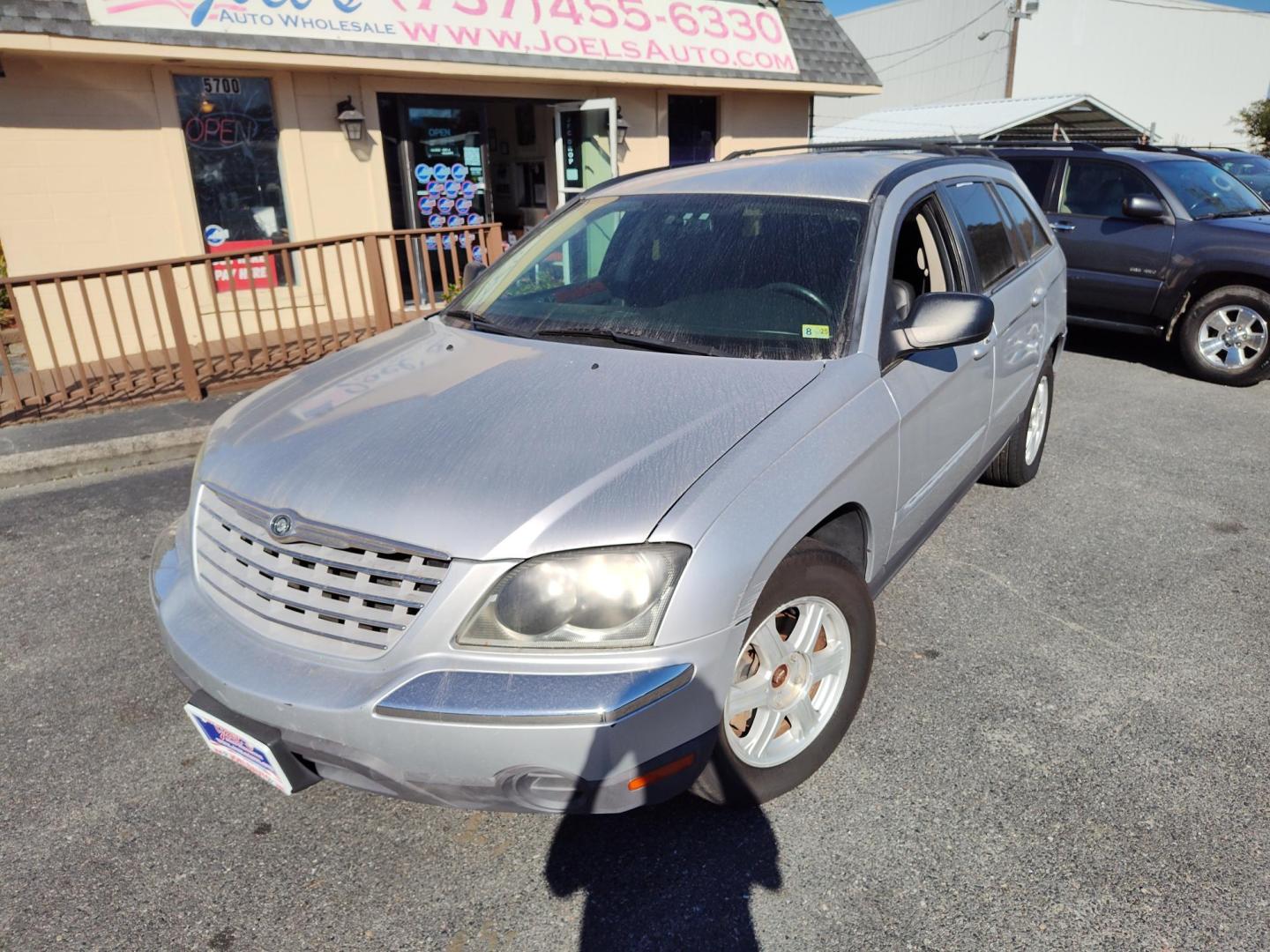 2006 Silver Chrysler Pacifica Touring AWD (2A4GF68466R) with an 3.5L V6 SOHC 24V engine, 4-Speed Automatic Overdrive transmission, located at 5700 Curlew Drive, Norfolk, VA, 23502, (757) 455-6330, 36.841885, -76.209412 - Photo#5