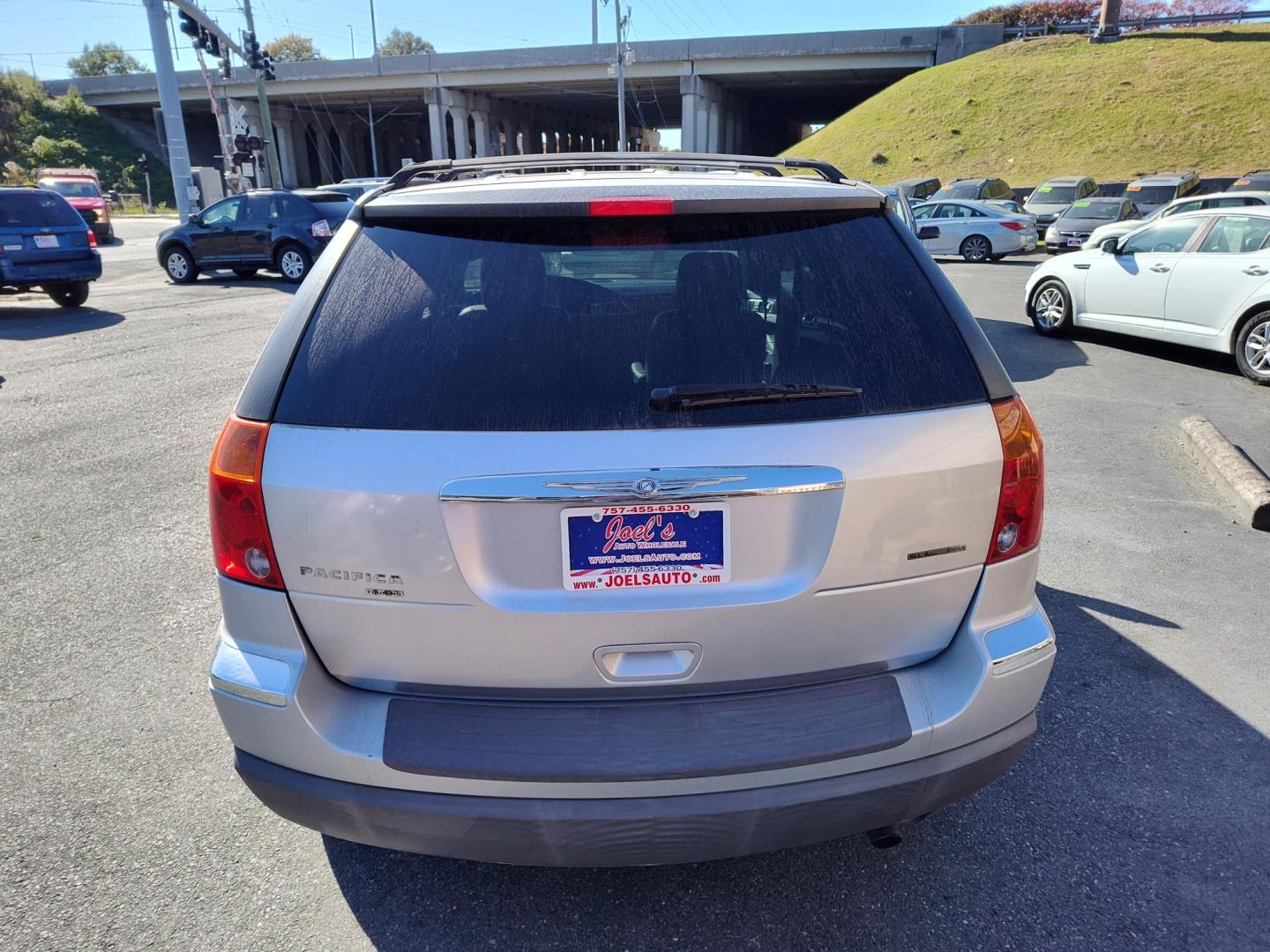 2006 Silver Chrysler Pacifica Touring AWD (2A4GF68466R) with an 3.5L V6 SOHC 24V engine, 4-Speed Automatic Overdrive transmission, located at 5700 Curlew Drive, Norfolk, VA, 23502, (757) 455-6330, 36.841885, -76.209412 - Photo#13