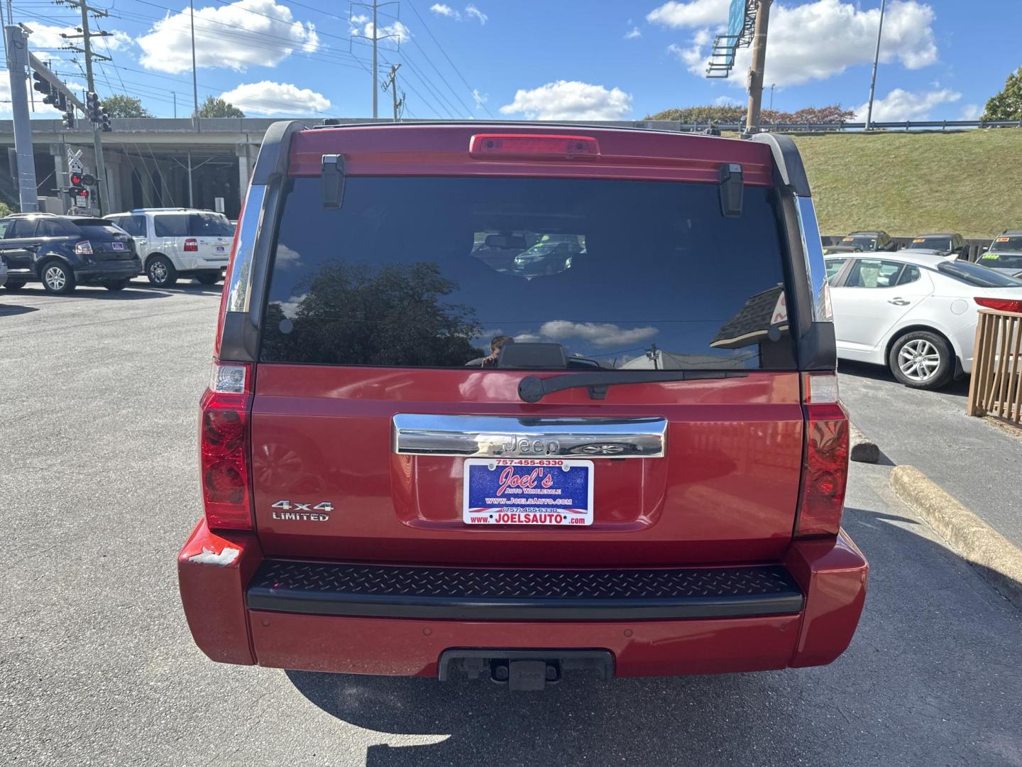 2006 Red Jeep Commander Limited 4WD (1J8HG58N76C) with an 4.7L V8 SOHC 16V engine, 5-Speed Automatic Overdrive transmission, located at 5700 Curlew Drive, Norfolk, VA, 23502, (757) 455-6330, 36.841885, -76.209412 - Photo#2