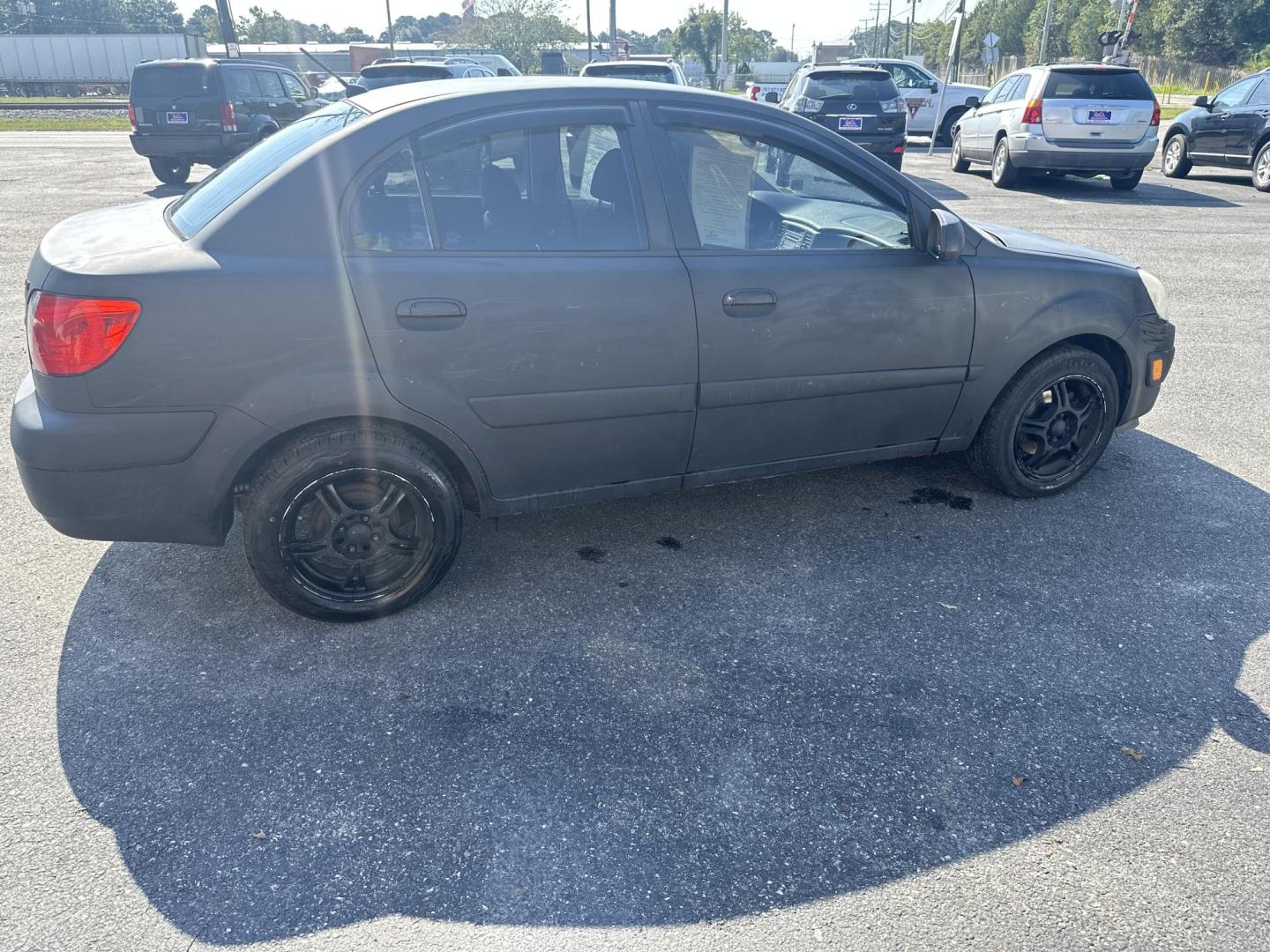 2008 Black Kia Rio Base (KNADE123986) with an 1.6L L4 DOHC 16V engine, 5-Speed Manual Overdrive transmission, located at 5700 Curlew Drive, Norfolk, VA, 23502, (757) 455-6330, 36.841885, -76.209412 - Photo#3