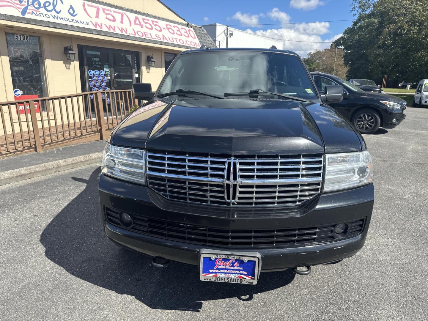 2012 Black Lincoln Navigator L 4WD (5LMJJ3J54CE) with an 5.4L V8 SOHC 24V engine, 6-Speed Automatic transmission, located at 5700 Curlew Drive, Norfolk, VA, 23502, (757) 455-6330, 36.841885, -76.209412 - Photo#4