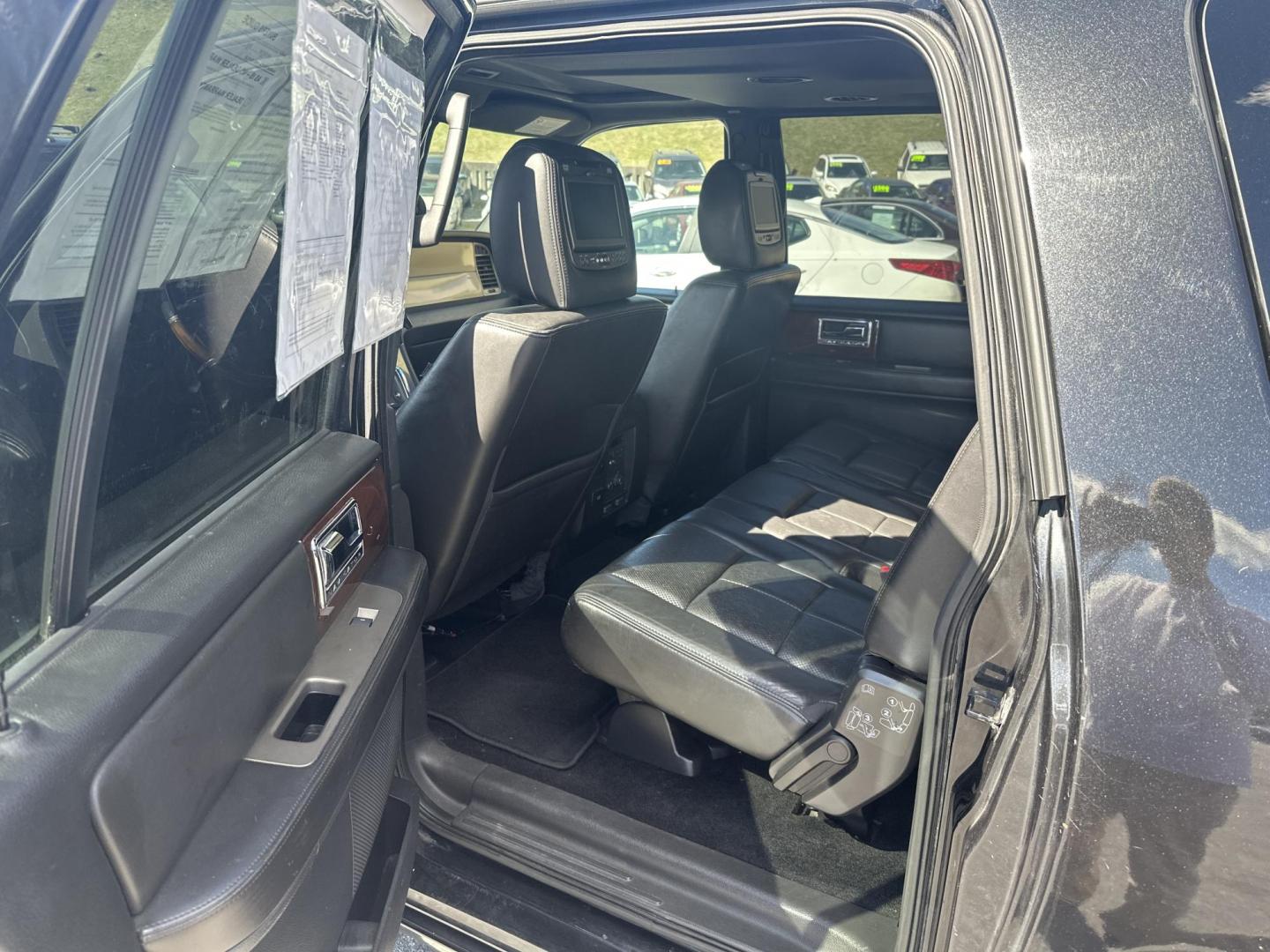 2012 Black Lincoln Navigator L 4WD (5LMJJ3J54CE) with an 5.4L V8 SOHC 24V engine, 6-Speed Automatic transmission, located at 5700 Curlew Drive, Norfolk, VA, 23502, (757) 455-6330, 36.841885, -76.209412 - Photo#8