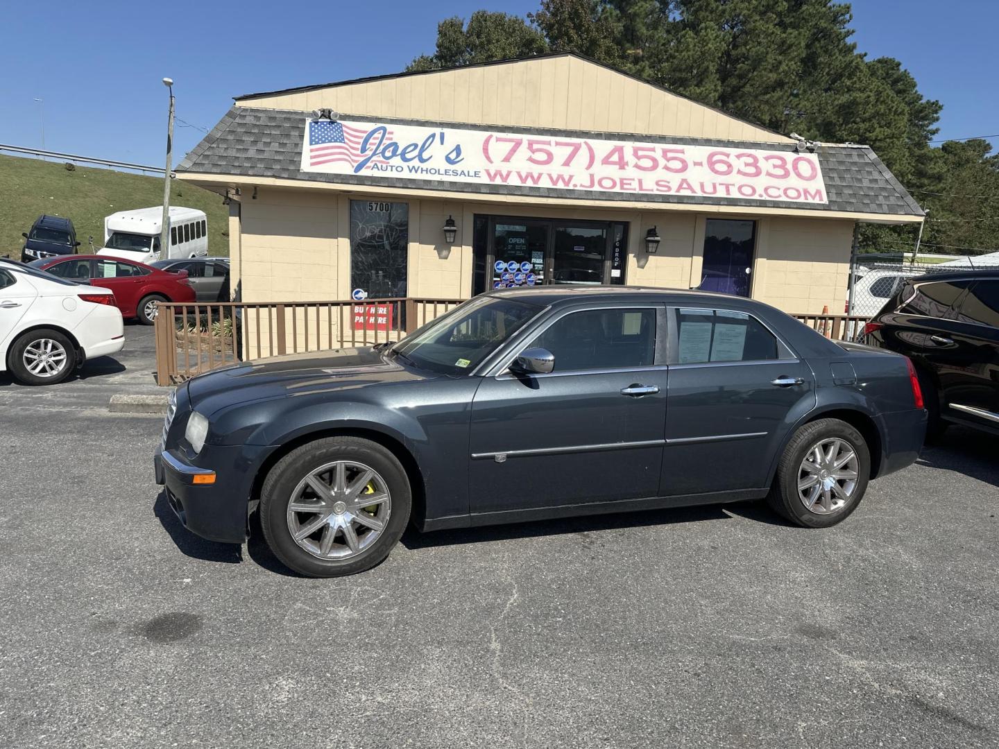 2008 Grey Chrysler 300 C (2C3KA63H78H) with an 5.7L V8 OHV 16V engine, 5-Speed Automatic Overdrive transmission, located at 5700 Curlew Drive, Norfolk, VA, 23502, (757) 455-6330, 36.841885, -76.209412 - Photo#0