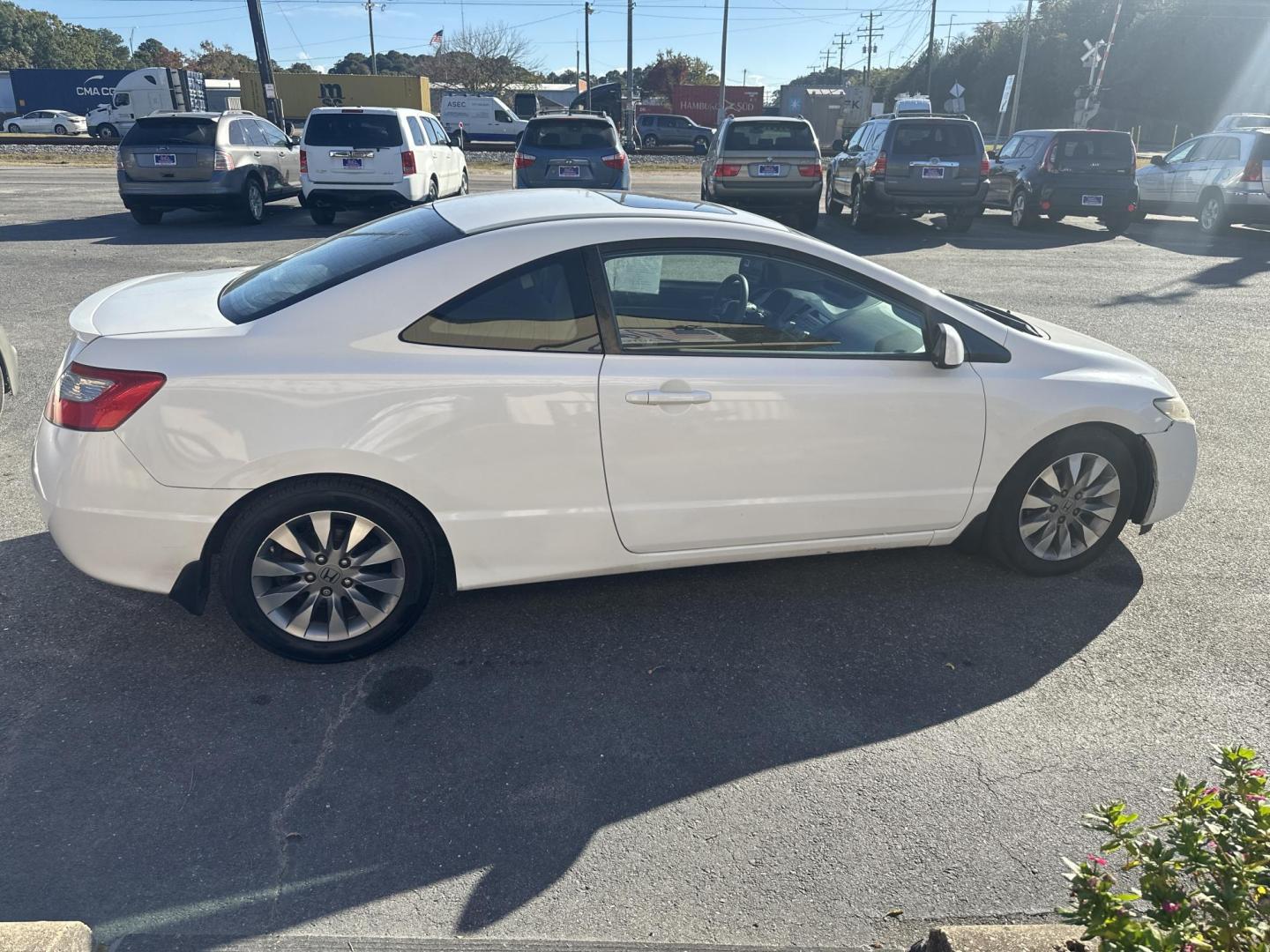 2010 WHITE Honda Civic EX Coupe 5-Speed AT (2HGFG1B84AH) with an 1.8L L4 SOHC 16V engine, 5-Speed Automatic transmission, located at 5700 Curlew Drive, Norfolk, VA, 23502, (757) 455-6330, 36.841885, -76.209412 - Photo#4