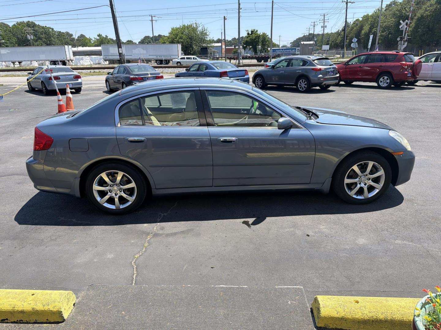 2006 Blue Infiniti G35 Sedan x AWD (JNKCV51F16M) with an 3.5L V6 DOHC 24V engine, 5-Speed Automatic Overdrive transmission, located at 5700 Curlew Drive, Norfolk, VA, 23502, (757) 455-6330, 36.841885, -76.209412 - Photo#3