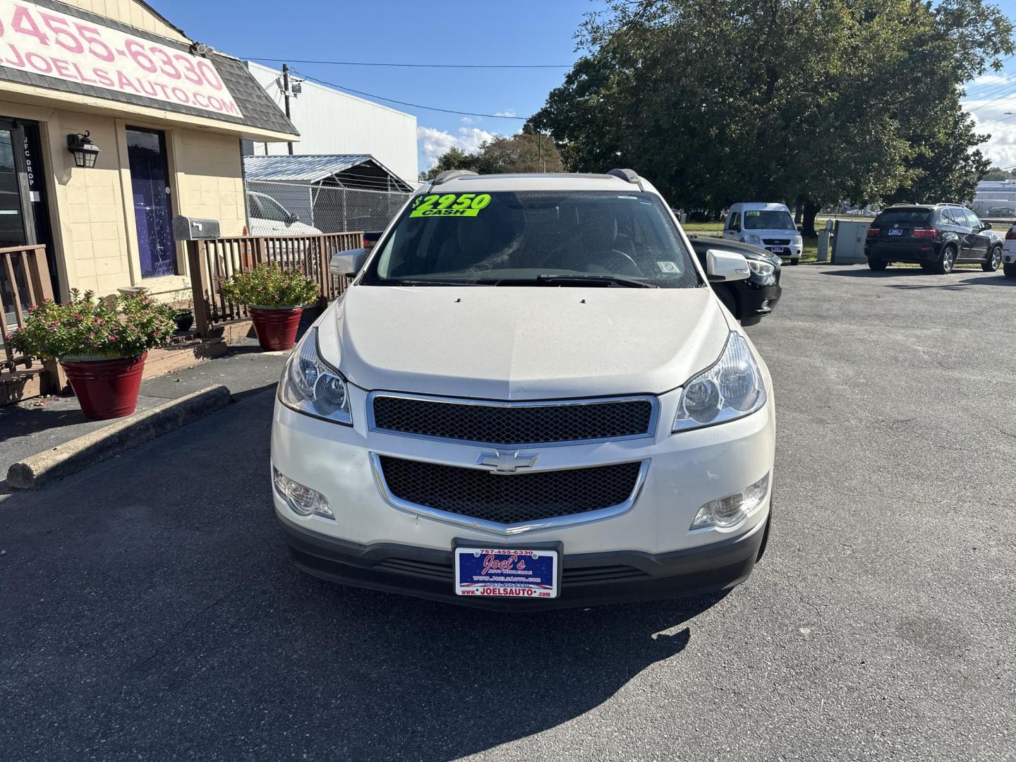 2011 WHITE Chevrolet Traverse LT AWD (1GNKVGED9BJ) with an 3.6L V6 DOHC 24V engine, 6-Speed Automatic transmission, located at 5700 Curlew Drive, Norfolk, VA, 23502, (757) 455-6330, 36.841885, -76.209412 - See picture of VA rejection and CASH priced as posted on the windshield...this is the wholesale to the public price offering prior to sending to auction...NO FINANCE options on this unit....no dealer warranty or service contract and dealer is not arranging or coordinating repairs at this price. - Photo#4