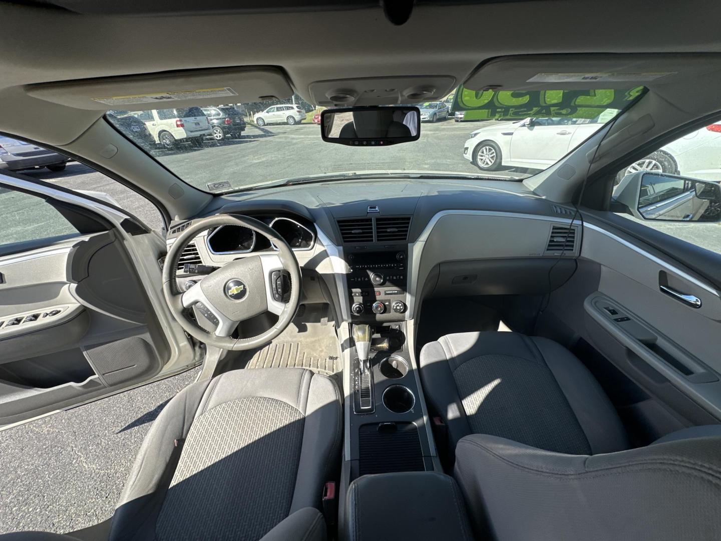 2011 WHITE Chevrolet Traverse LT AWD (1GNKVGED9BJ) with an 3.6L V6 DOHC 24V engine, 6-Speed Automatic transmission, located at 5700 Curlew Drive, Norfolk, VA, 23502, (757) 455-6330, 36.841885, -76.209412 - See picture of VA rejection and CASH priced as posted on the windshield...this is the wholesale to the public price offering prior to sending to auction...NO FINANCE options on this unit....no dealer warranty or service contract and dealer is not arranging or coordinating repairs at this price. - Photo#6