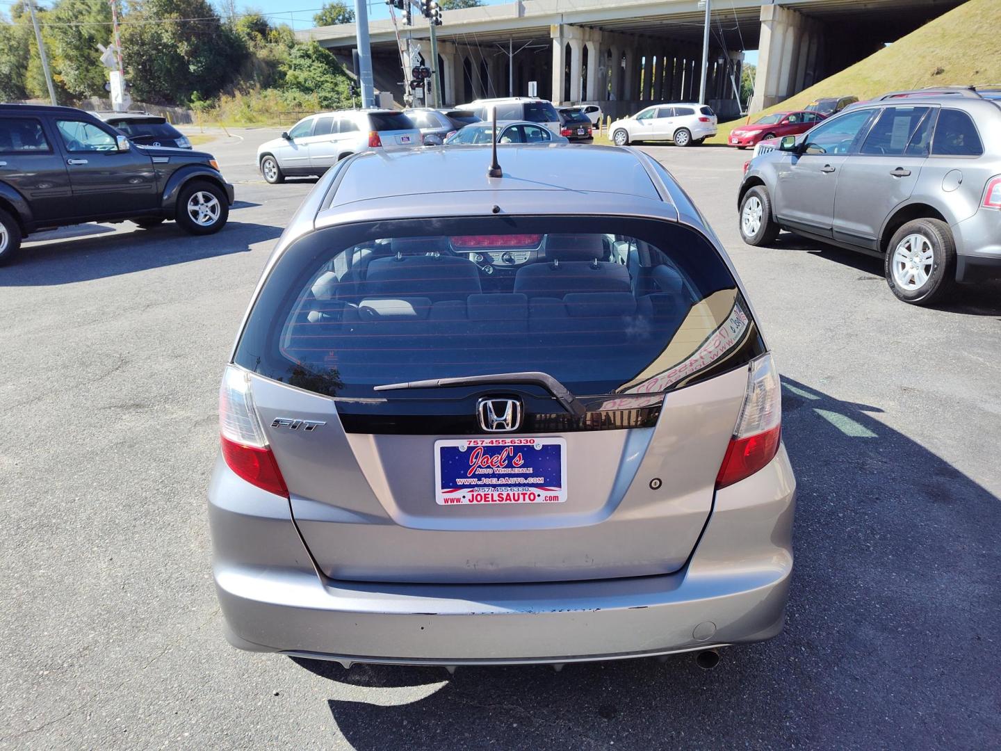 2009 Silver Honda Fit 5-Speed AT (JHMGE88209S) with an 1.5L L4 SOHC 16V engine, 5-Speed Automatic transmission, located at 5700 Curlew Drive, Norfolk, VA, 23502, (757) 455-6330, 36.841885, -76.209412 - Photo#11