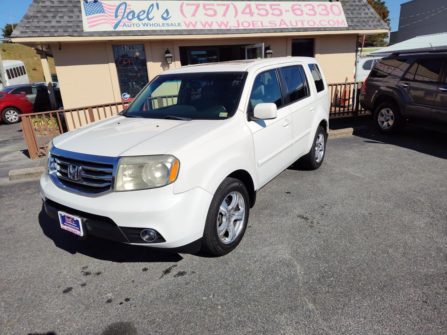 2013 WHITE Honda Pilot EX-L 4WD 5-Spd AT (5FNYF4H5XDB) with an 3.5L V6 SOHC 24V engine, 5-Speed Automatic transmission, located at 5700 Curlew Drive, Norfolk, VA, 23502, (757) 455-6330, 36.841885, -76.209412 - Photo#0