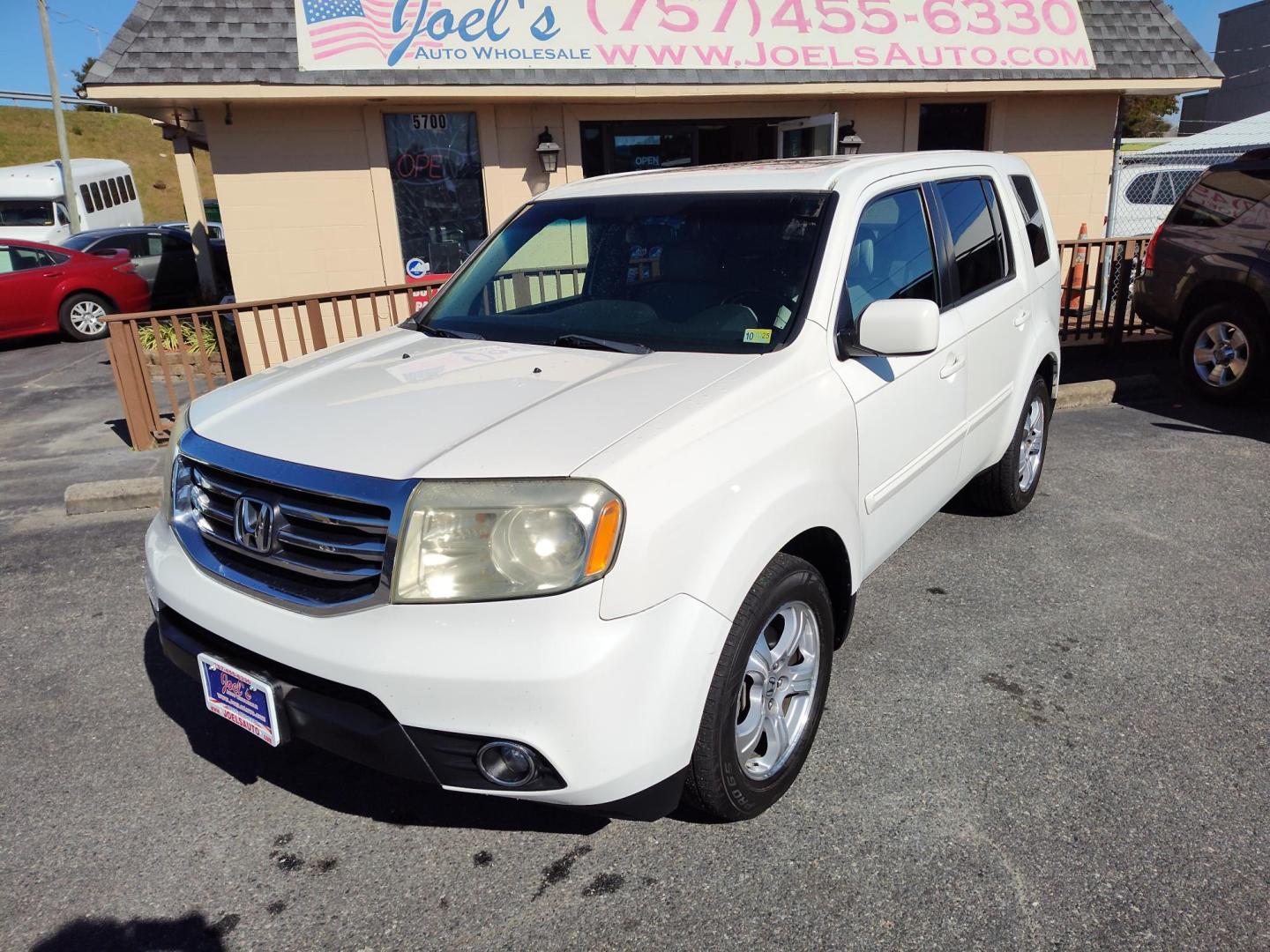 2013 WHITE Honda Pilot EX-L 4WD 5-Spd AT (5FNYF4H5XDB) with an 3.5L V6 SOHC 24V engine, 5-Speed Automatic transmission, located at 5700 Curlew Drive, Norfolk, VA, 23502, (757) 455-6330, 36.841885, -76.209412 - Photo#5