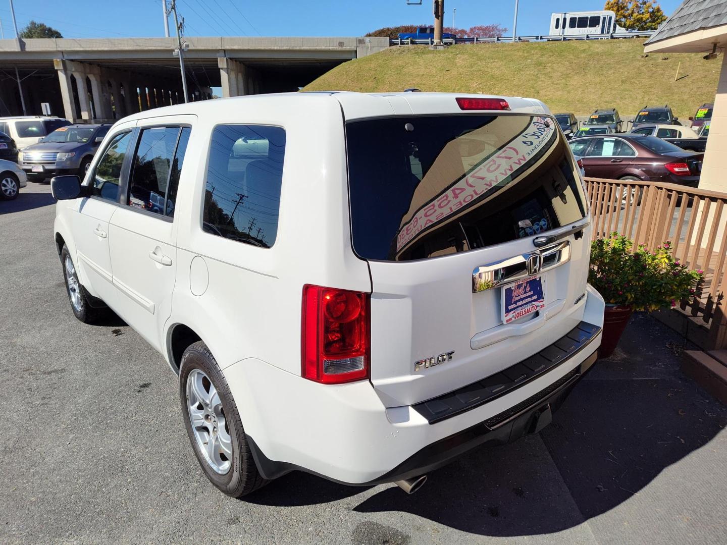 2013 WHITE Honda Pilot EX-L 4WD 5-Spd AT (5FNYF4H5XDB) with an 3.5L V6 SOHC 24V engine, 5-Speed Automatic transmission, located at 5700 Curlew Drive, Norfolk, VA, 23502, (757) 455-6330, 36.841885, -76.209412 - Photo#13