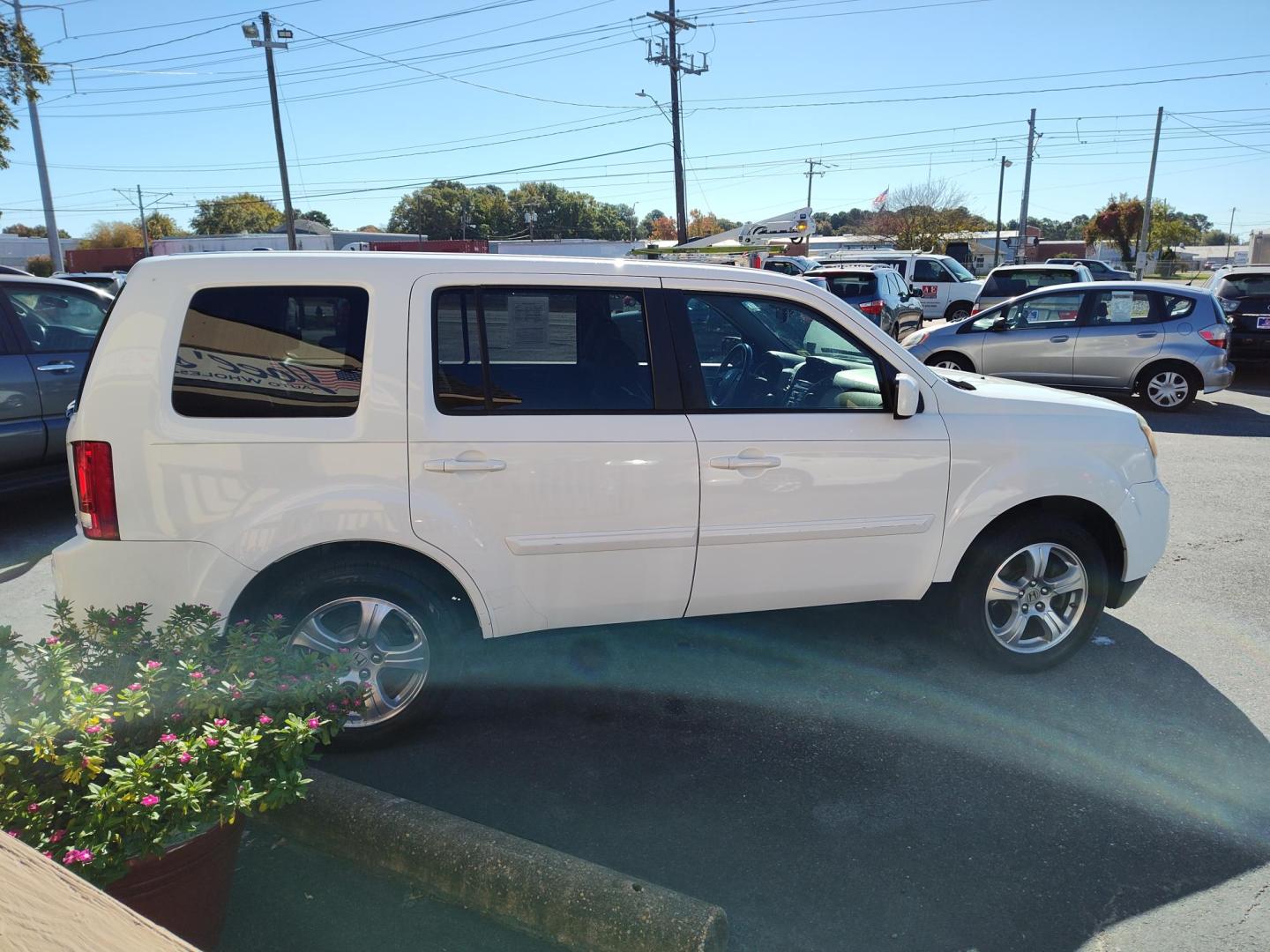 2013 WHITE Honda Pilot EX-L 4WD 5-Spd AT (5FNYF4H5XDB) with an 3.5L V6 SOHC 24V engine, 5-Speed Automatic transmission, located at 5700 Curlew Drive, Norfolk, VA, 23502, (757) 455-6330, 36.841885, -76.209412 - Photo#18