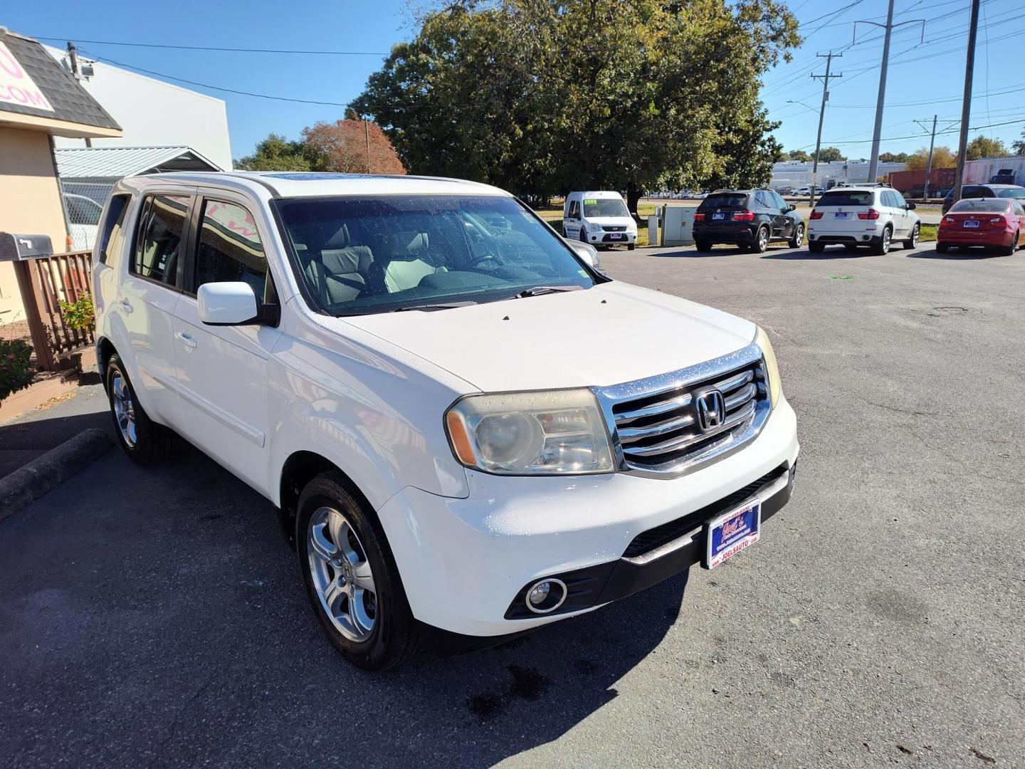 2013 WHITE Honda Pilot EX-L 4WD 5-Spd AT (5FNYF4H5XDB) with an 3.5L V6 SOHC 24V engine, 5-Speed Automatic transmission, located at 5700 Curlew Drive, Norfolk, VA, 23502, (757) 455-6330, 36.841885, -76.209412 - Photo#4