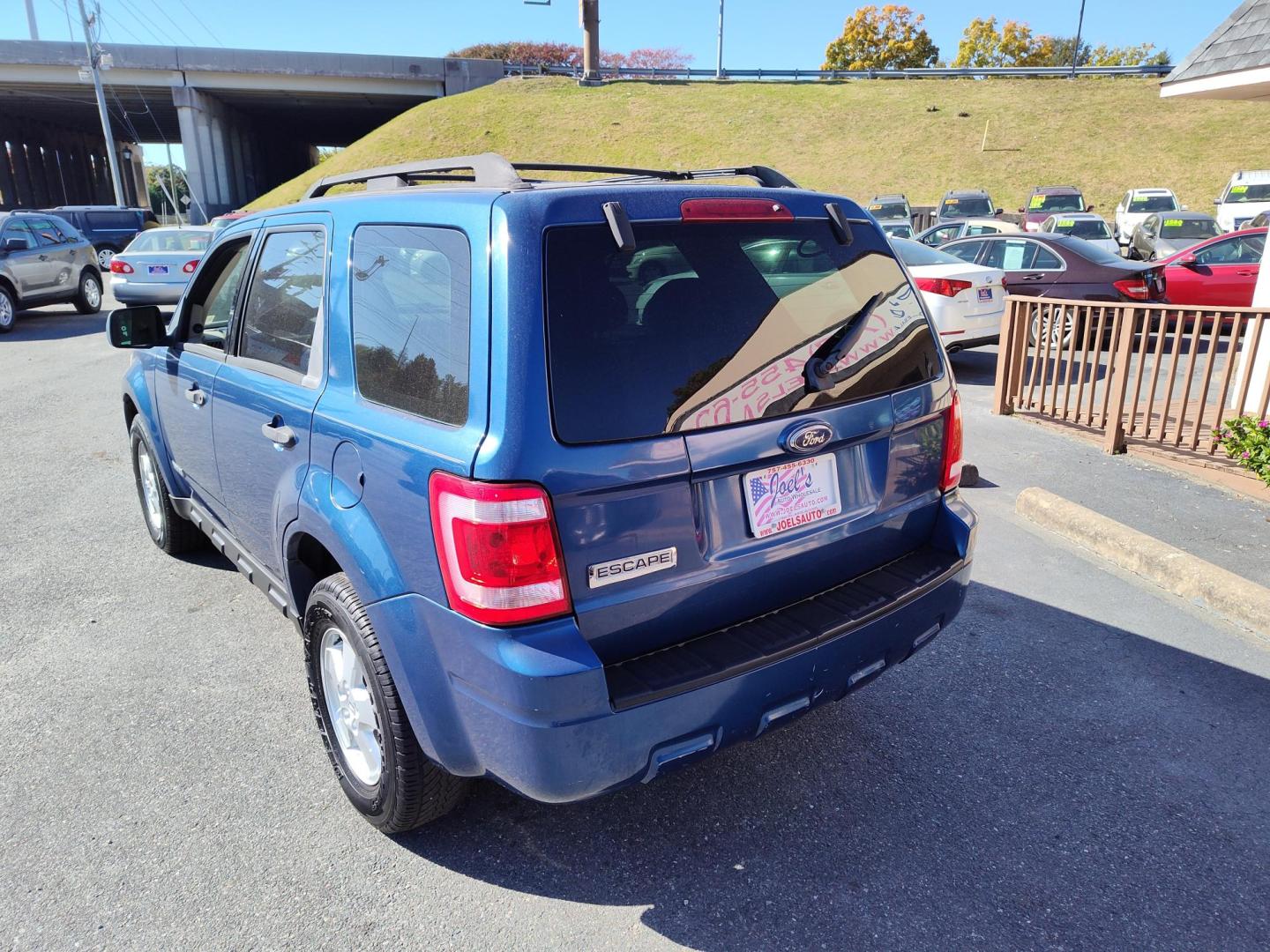 2008 Blue Ford Escape XLS 2WD AT (1FMCU02Z58K) with an 2.3L L4 DOHC 16V engine, 4-Speed Automatic Overdrive transmission, located at 5700 Curlew Drive, Norfolk, VA, 23502, (757) 455-6330, 36.841885, -76.209412 - Photo#12