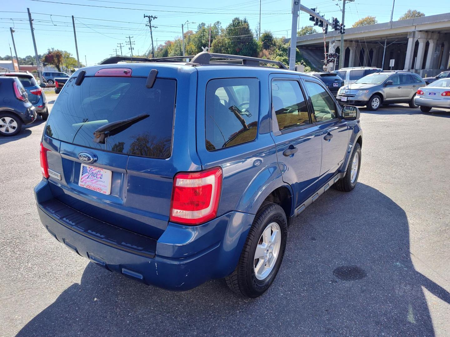 2008 Blue Ford Escape XLS 2WD AT (1FMCU02Z58K) with an 2.3L L4 DOHC 16V engine, 4-Speed Automatic Overdrive transmission, located at 5700 Curlew Drive, Norfolk, VA, 23502, (757) 455-6330, 36.841885, -76.209412 - Photo#15