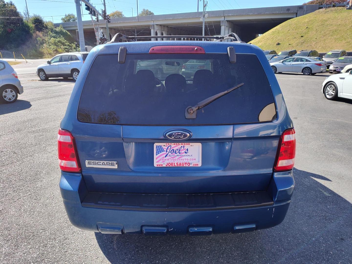 2008 Blue Ford Escape XLS 2WD AT (1FMCU02Z58K) with an 2.3L L4 DOHC 16V engine, 4-Speed Automatic Overdrive transmission, located at 5700 Curlew Drive, Norfolk, VA, 23502, (757) 455-6330, 36.841885, -76.209412 - Photo#13