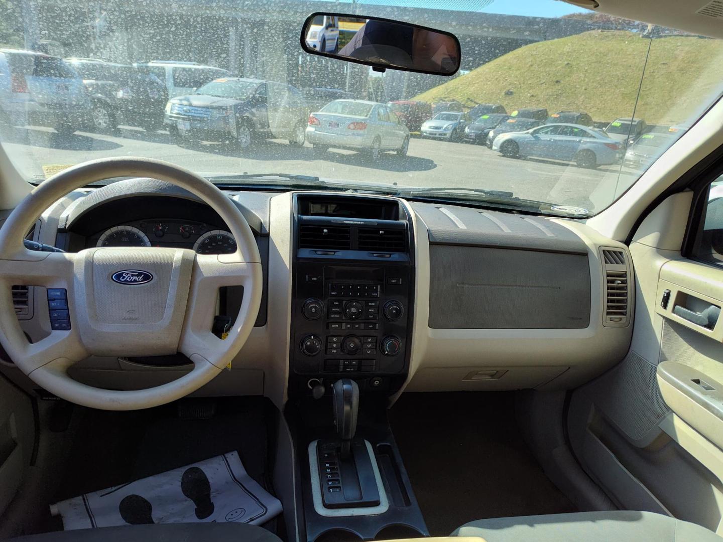 2008 Blue Ford Escape XLS 2WD AT (1FMCU02Z58K) with an 2.3L L4 DOHC 16V engine, 4-Speed Automatic Overdrive transmission, located at 5700 Curlew Drive, Norfolk, VA, 23502, (757) 455-6330, 36.841885, -76.209412 - Photo#9