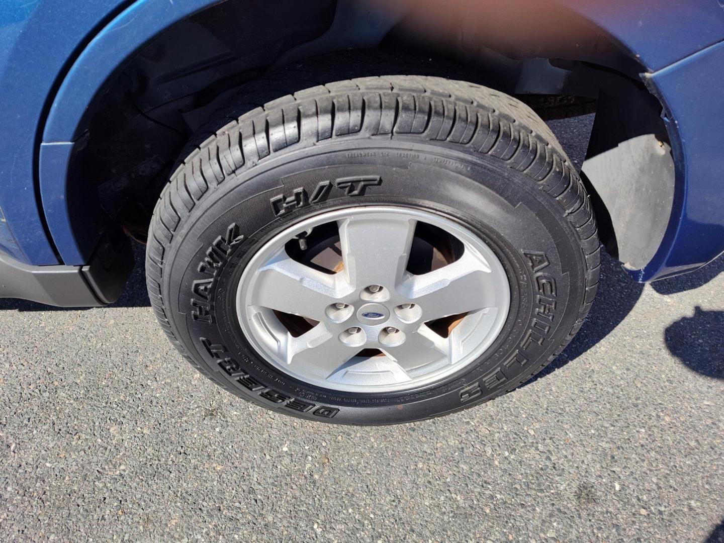 2008 Blue Ford Escape XLS 2WD AT (1FMCU02Z58K) with an 2.3L L4 DOHC 16V engine, 4-Speed Automatic Overdrive transmission, located at 5700 Curlew Drive, Norfolk, VA, 23502, (757) 455-6330, 36.841885, -76.209412 - Photo#11