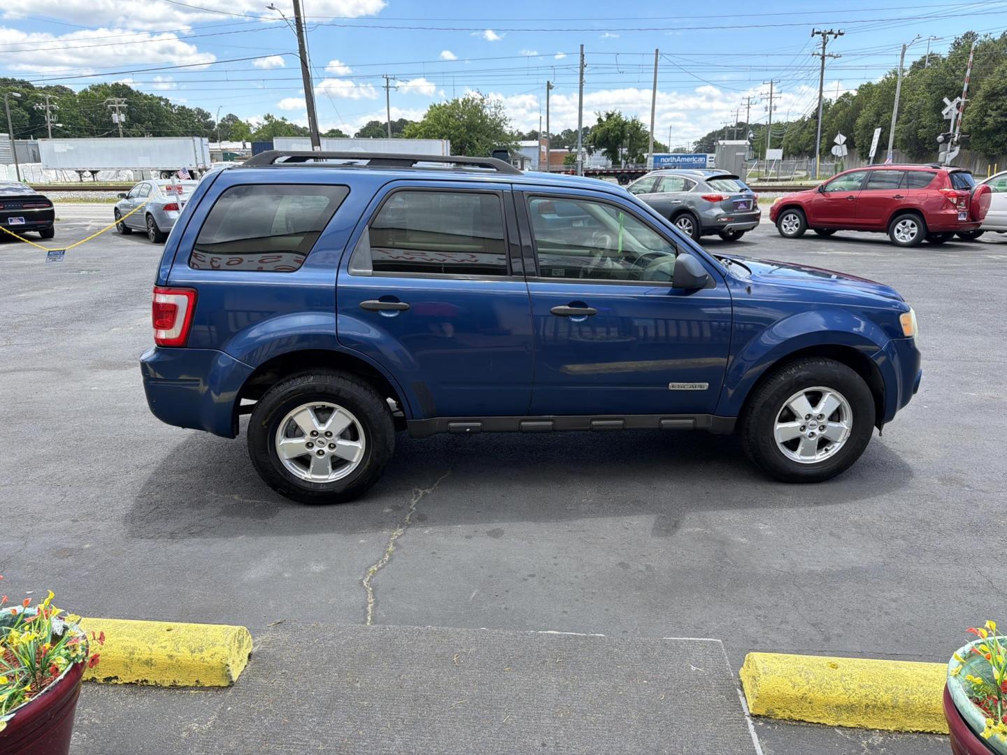 2008 Blue Ford Escape XLS 2WD AT (1FMCU02Z58K) with an 2.3L L4 DOHC 16V engine, 4-Speed Automatic Overdrive transmission, located at 5700 Curlew Drive, Norfolk, VA, 23502, (757) 455-6330, 36.841885, -76.209412 - Photo#3