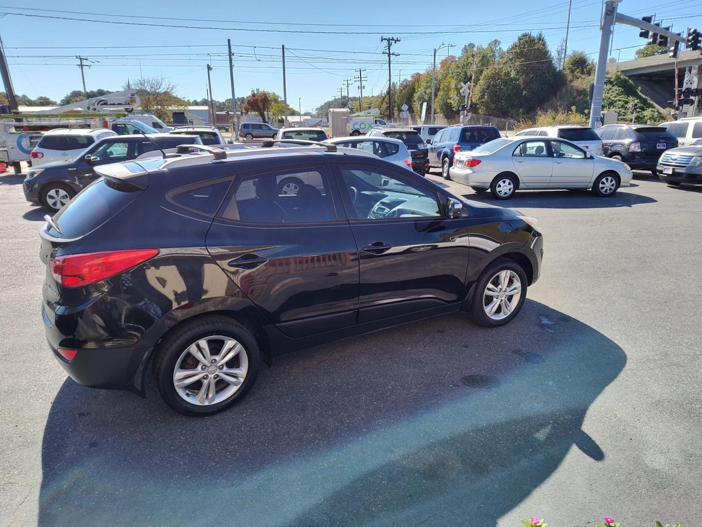 2013 Black Hyundai Tucson Limited 2WD (KM8JU3ACXDU) with an 2.4L L4 DOHC 16V engine, 6-Speed Automatic transmission, located at 5700 Curlew Drive, Norfolk, VA, 23502, (757) 455-6330, 36.841885, -76.209412 - Photo#16