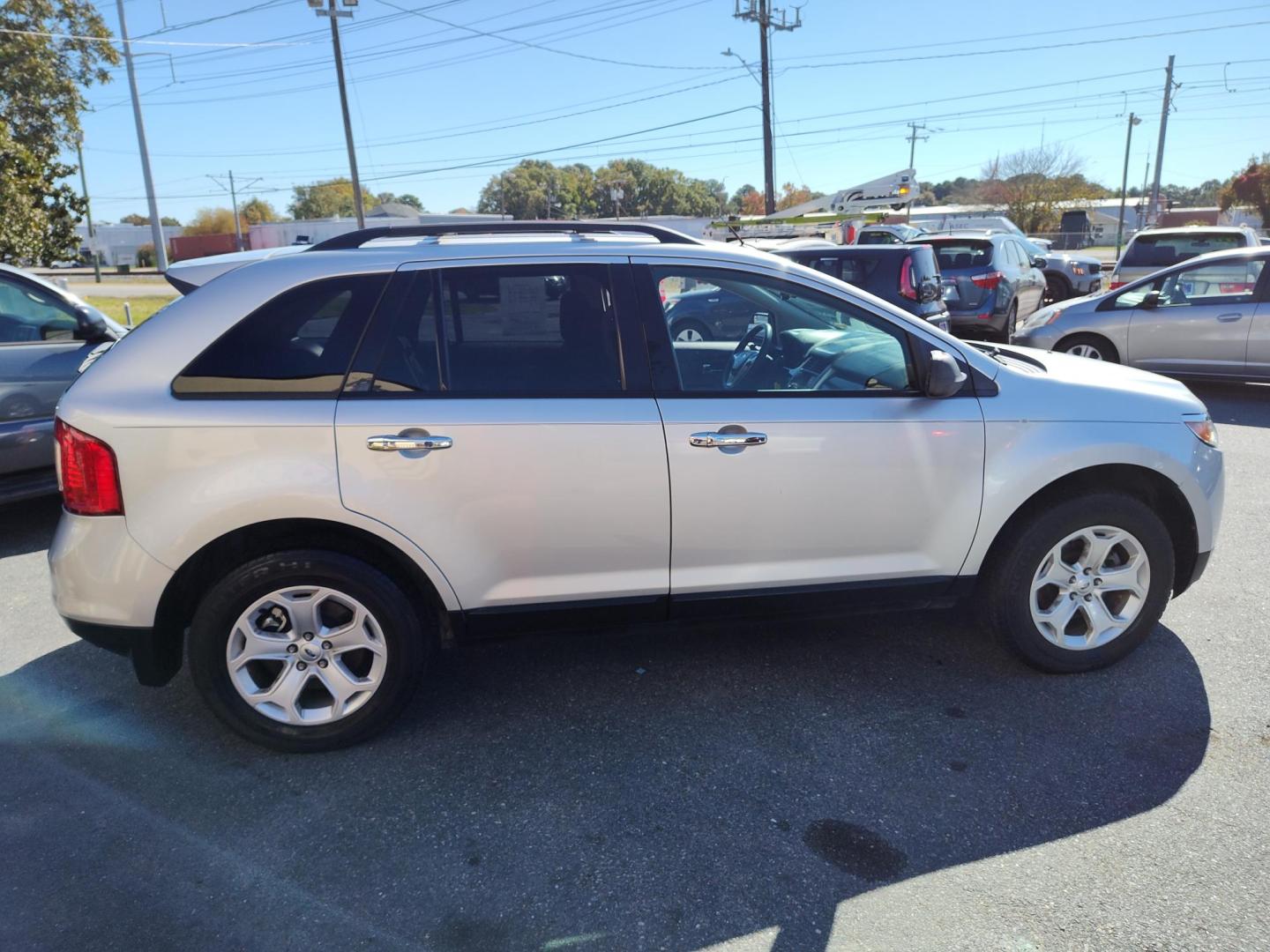 2013 Silver Ford Edge SE AWD (2FMDK4GC1DB) with an 3.5L V6 DOHC 24V engine, 6-Speed Automatic transmission, located at 5700 Curlew Drive, Norfolk, VA, 23502, (757) 455-6330, 36.841885, -76.209412 - Photo#17