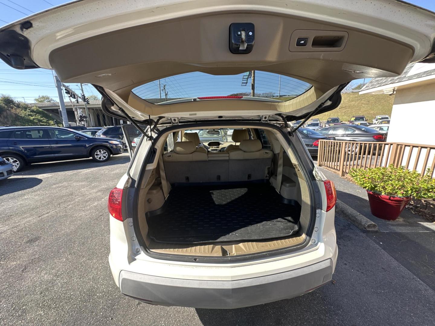 2009 WHITE Acura MDX Tech Package (2HNYD28619H) with an 3.5L V6 SOHC 24V engine, 5-Speed Automatic transmission, located at 5700 Curlew Drive, Norfolk, VA, 23502, (757) 455-6330, 36.841885, -76.209412 - Photo#10