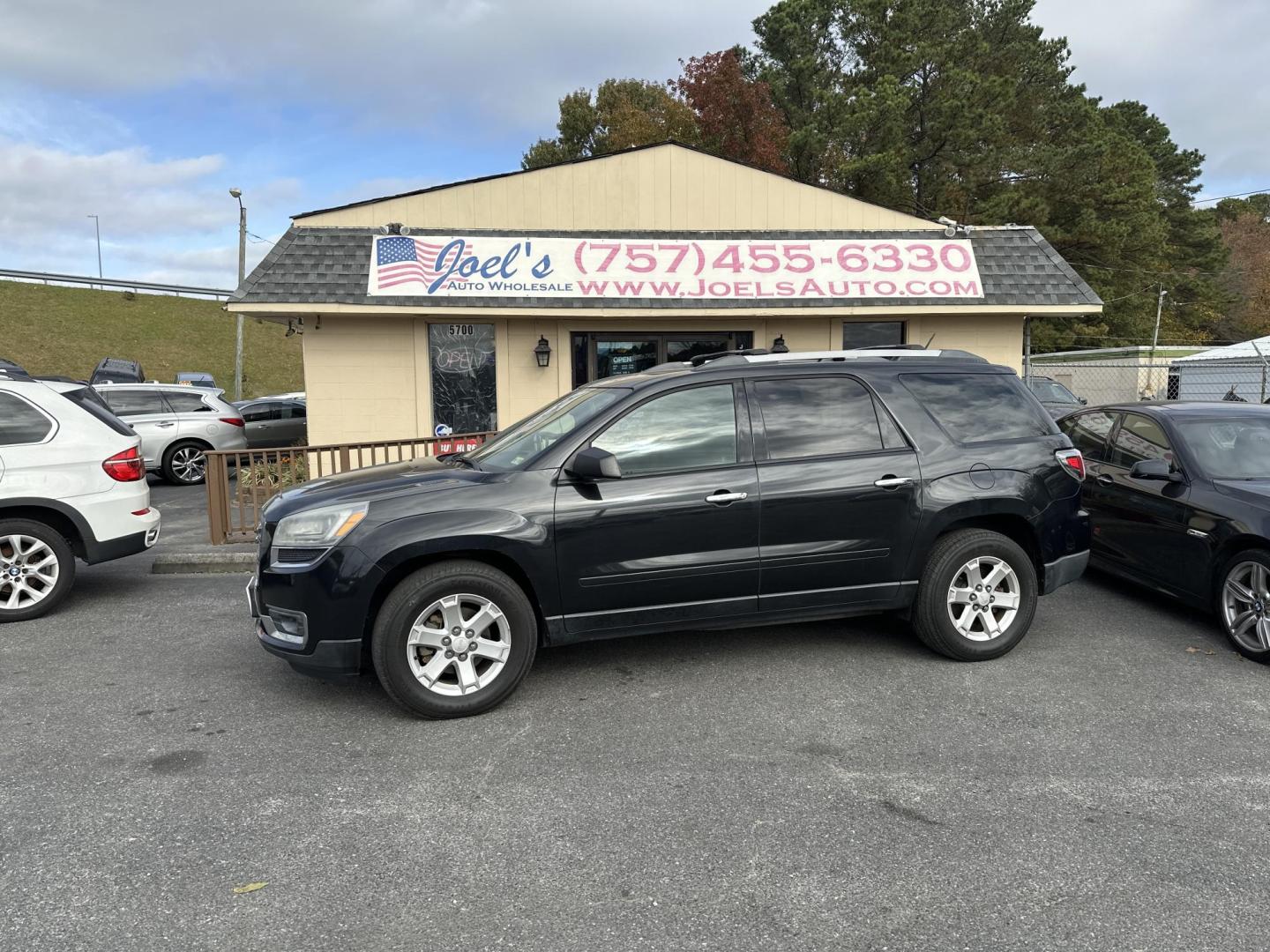 2014 GMC Acadia SLE-2 AWD (1GKKVPKD4EJ) with an 3.6L V6 DOHC 24V engine, 6-Speed Automatic transmission, located at 5700 Curlew Drive, Norfolk, VA, 23502, (757) 455-6330, 36.841885, -76.209412 - Photo#0