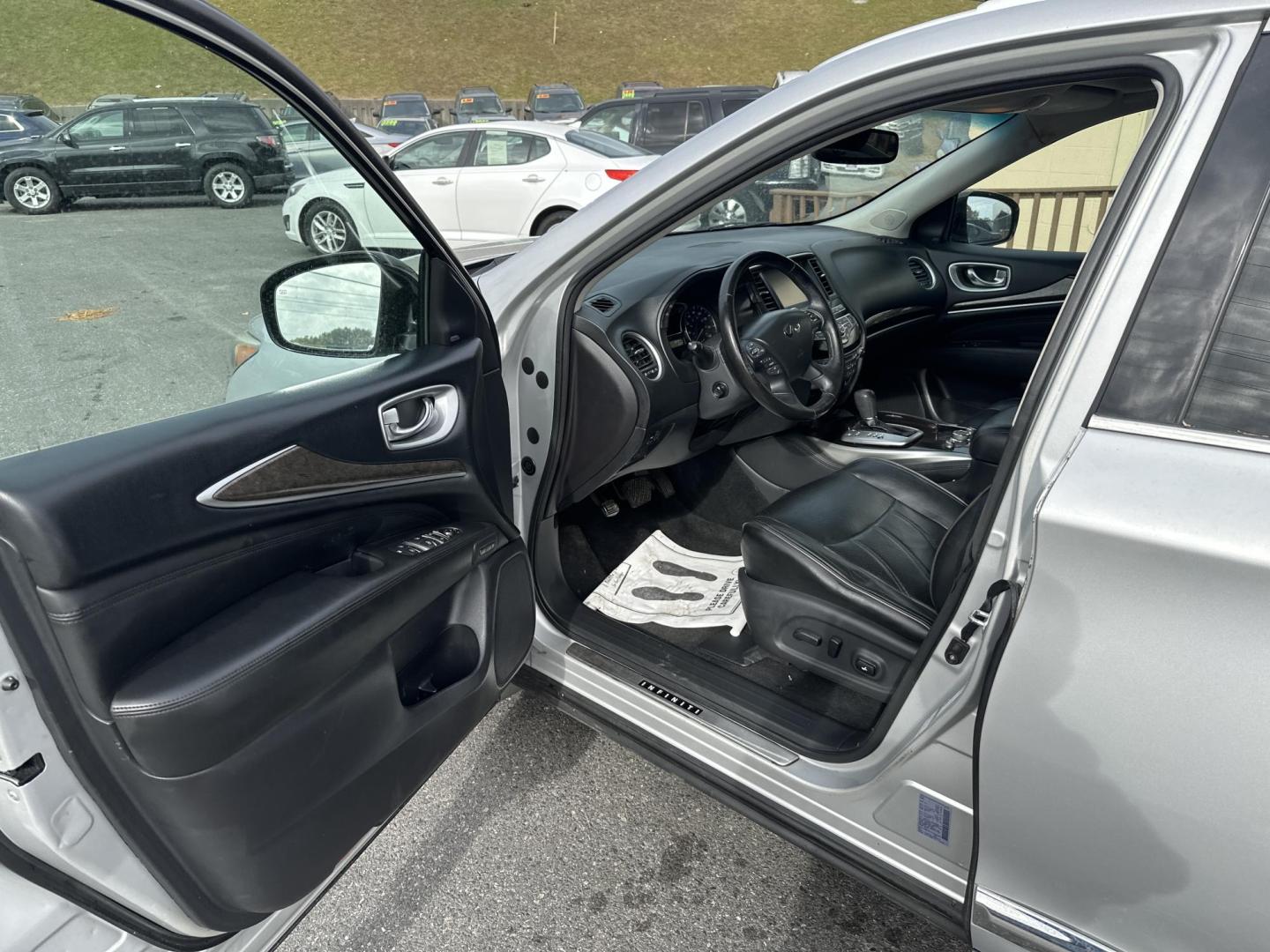 2015 Silver Infiniti QX60 Base AWD (5N1AL0MM7FC) with an 3.5L V6 DOHC 24V engine, Continuously Variable Transmission transmission, located at 5700 Curlew Drive, Norfolk, VA, 23502, (757) 455-6330, 36.841885, -76.209412 - Photo#5