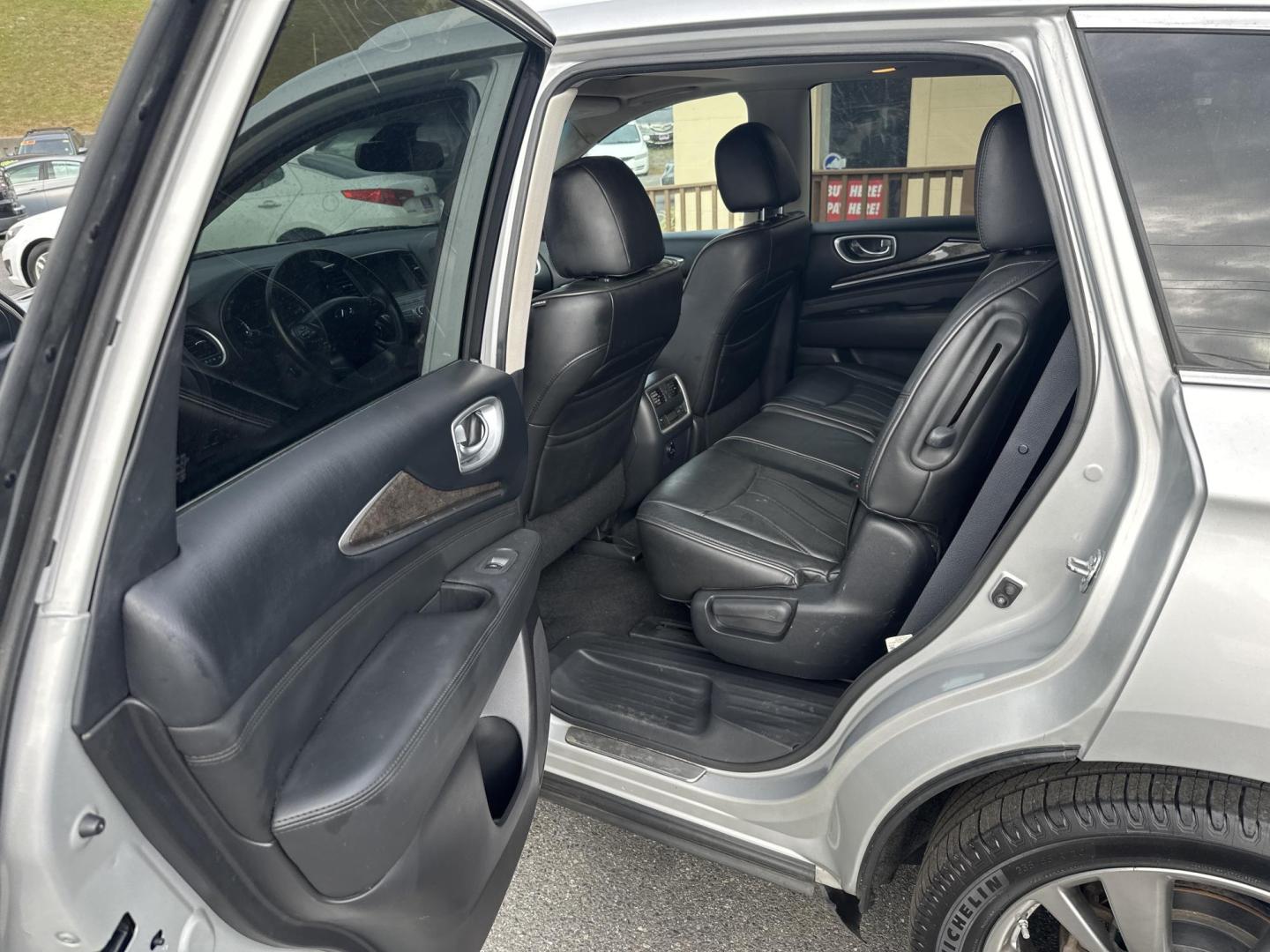 2015 Silver Infiniti QX60 Base AWD (5N1AL0MM7FC) with an 3.5L V6 DOHC 24V engine, Continuously Variable Transmission transmission, located at 5700 Curlew Drive, Norfolk, VA, 23502, (757) 455-6330, 36.841885, -76.209412 - Photo#8