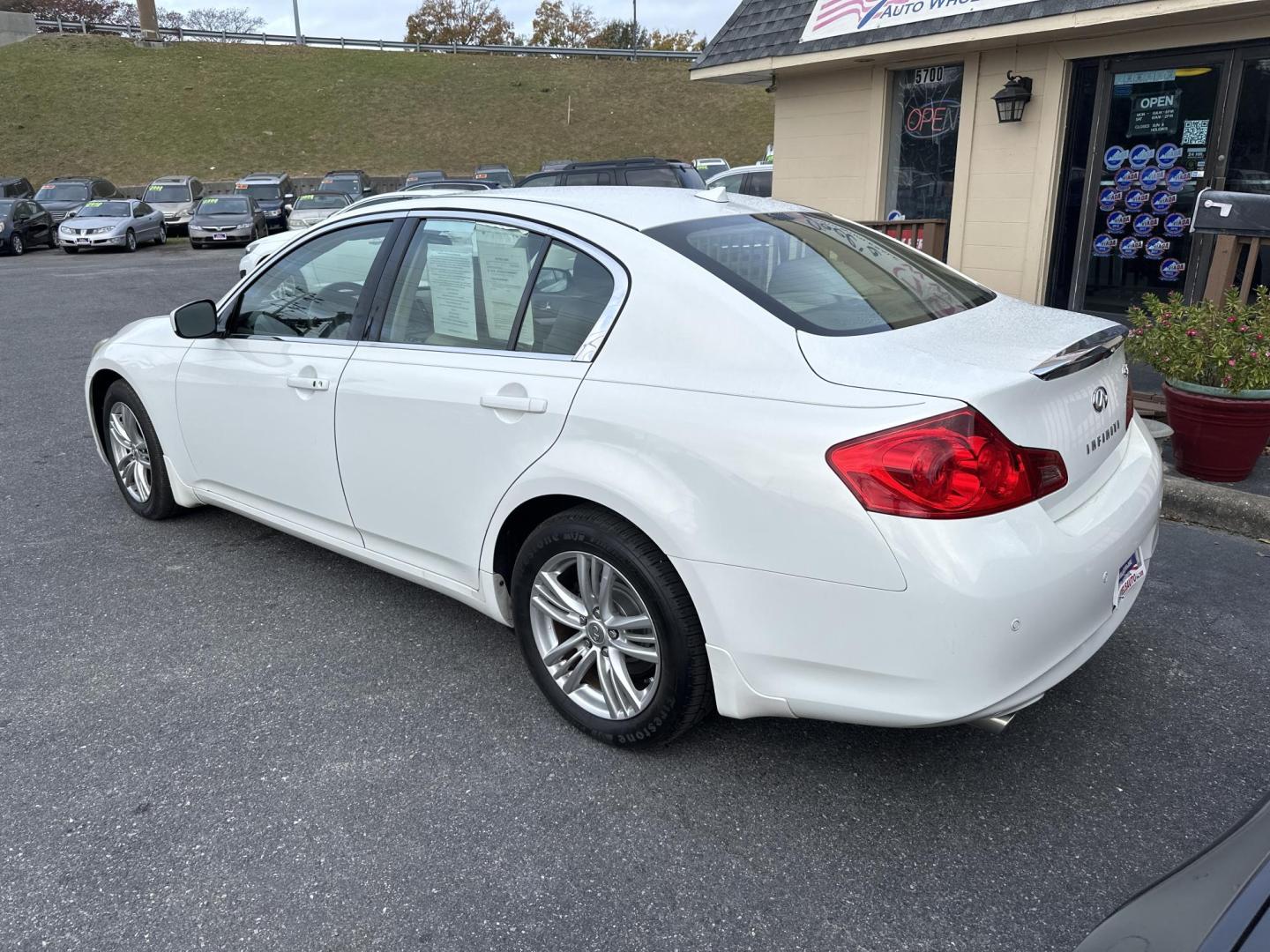 2013 WHITE Infiniti G Sedan 37x AWD (JN1CV6AR8DM) with an 3.7L V6 DOHC 24V engine, 5-Speed Automatic transmission, located at 5700 Curlew Drive, Norfolk, VA, 23502, (757) 455-6330, 36.841885, -76.209412 - Photo#1