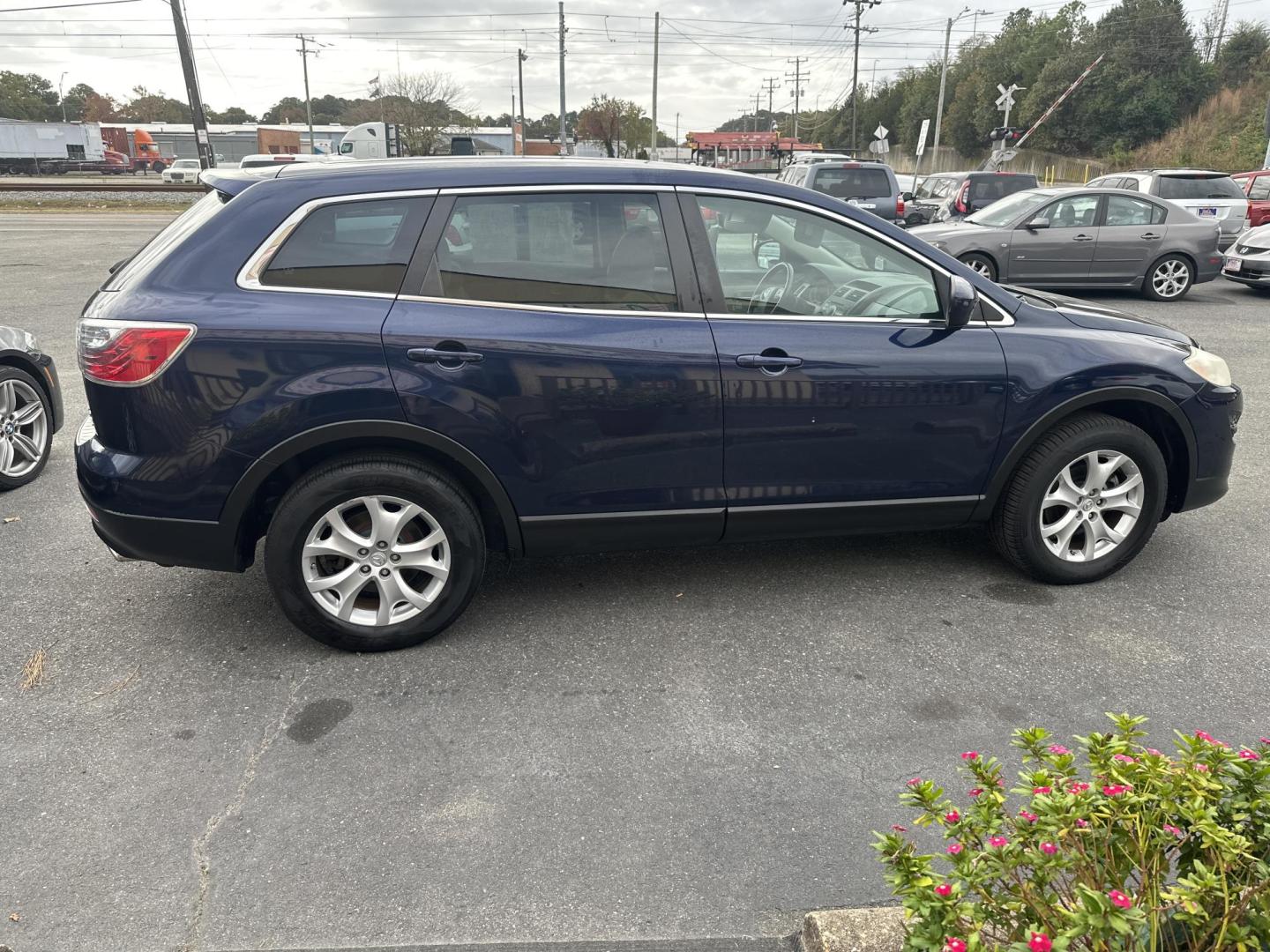 2012 Blue Mazda CX-9 Sport AWD (JM3TB3BV0C0) with an 3.7L V6 DOHC 24V engine, 6-Speed Automatic transmission, located at 5700 Curlew Drive, Norfolk, VA, 23502, (757) 455-6330, 36.841885, -76.209412 - Photo#3