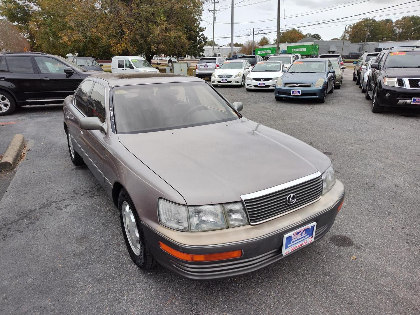 1994 Gray Lexus LS 400 Base (JT8UF11E0R0) with an 4.0L V8 DOHC 24V engine, 4-Speed Automatic Overdrive transmission, located at 5700 Curlew Drive, Norfolk, VA, 23502, (757) 455-6330, 36.841885, -76.209412 - Photo#4