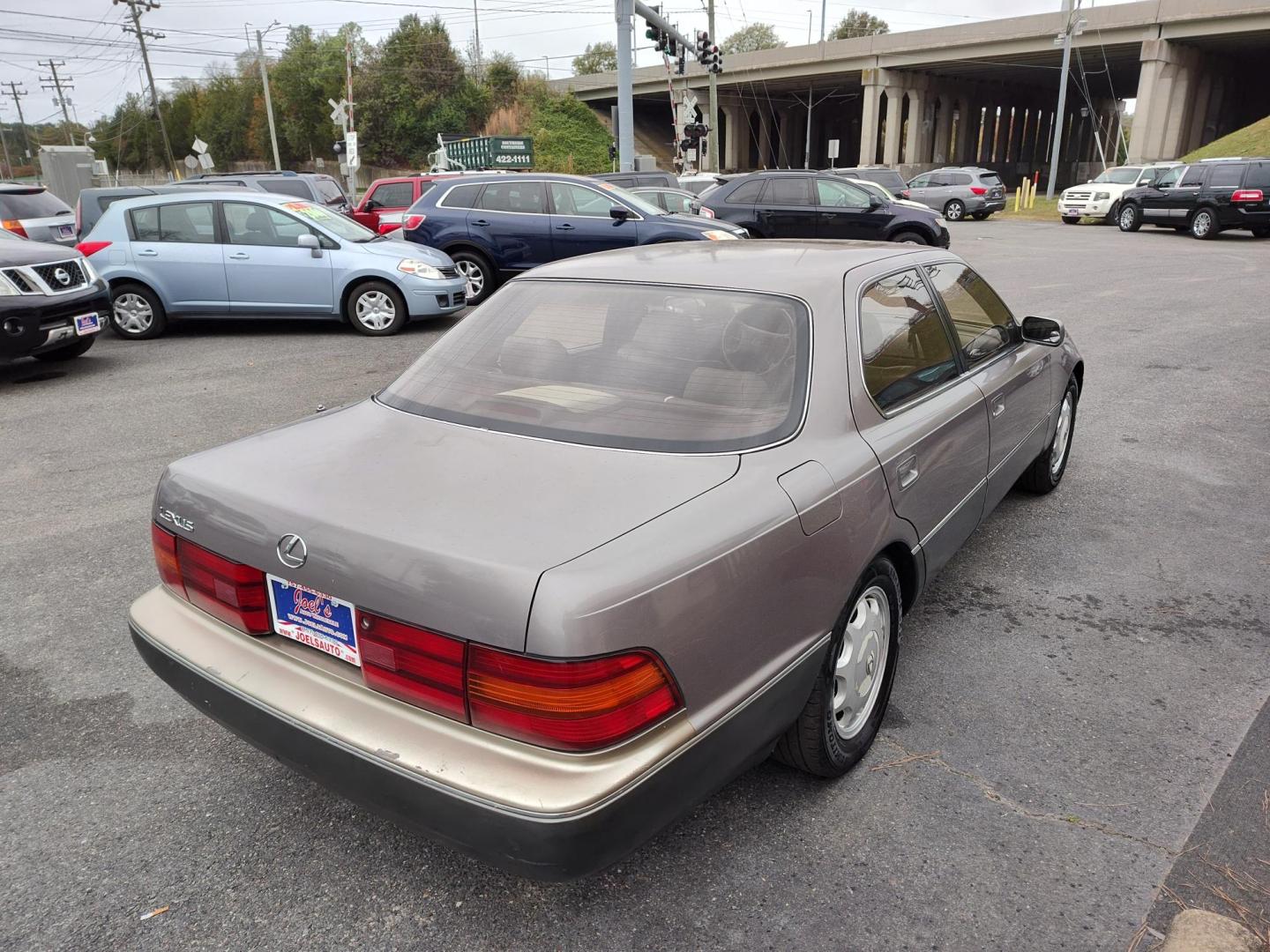 1994 Gray Lexus LS 400 Base (JT8UF11E0R0) with an 4.0L V8 DOHC 24V engine, 4-Speed Automatic Overdrive transmission, located at 5700 Curlew Drive, Norfolk, VA, 23502, (757) 455-6330, 36.841885, -76.209412 - Photo#12