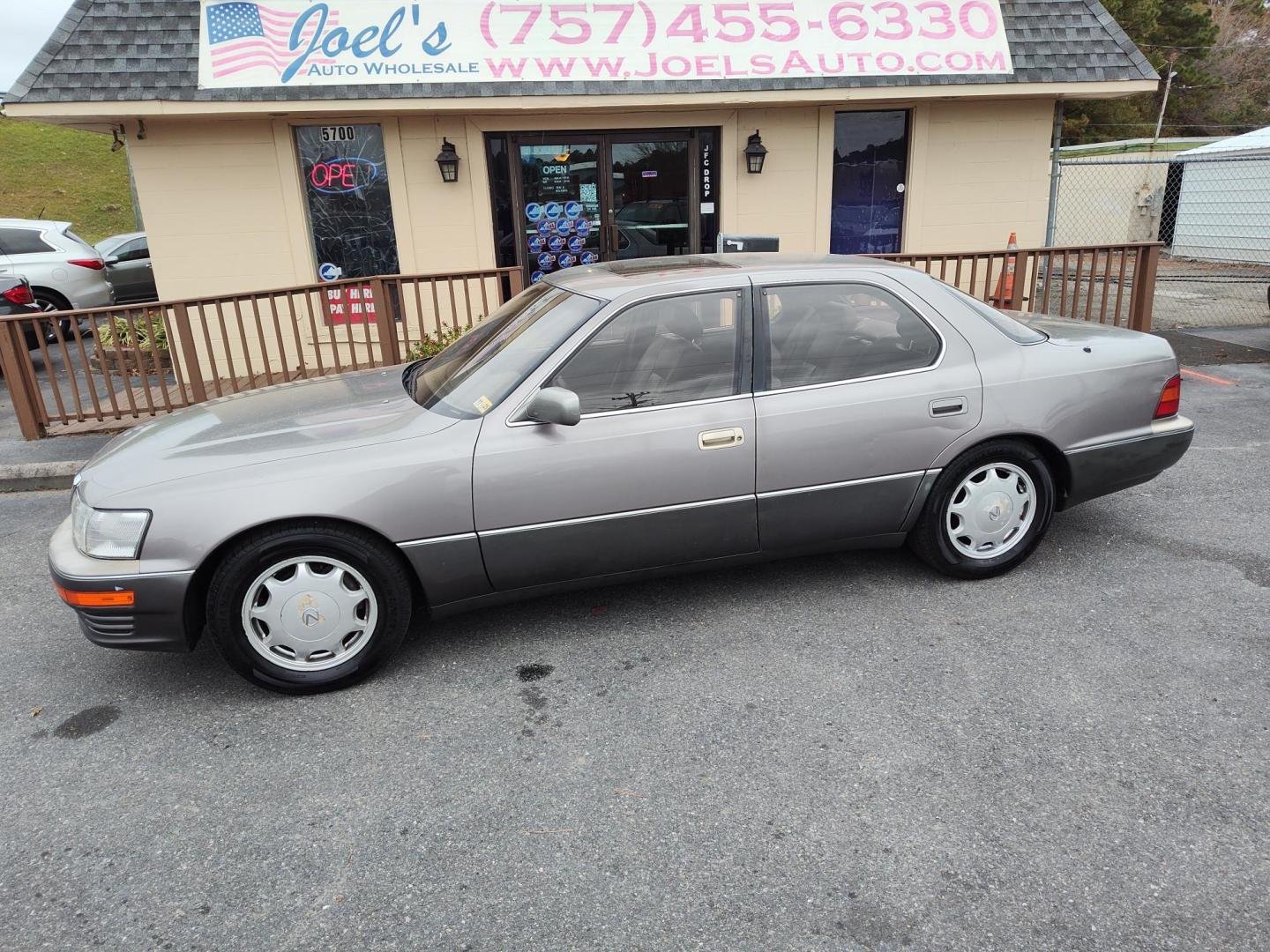 1994 Gray Lexus LS 400 Base (JT8UF11E0R0) with an 4.0L V8 DOHC 24V engine, 4-Speed Automatic Overdrive transmission, located at 5700 Curlew Drive, Norfolk, VA, 23502, (757) 455-6330, 36.841885, -76.209412 - Photo#0