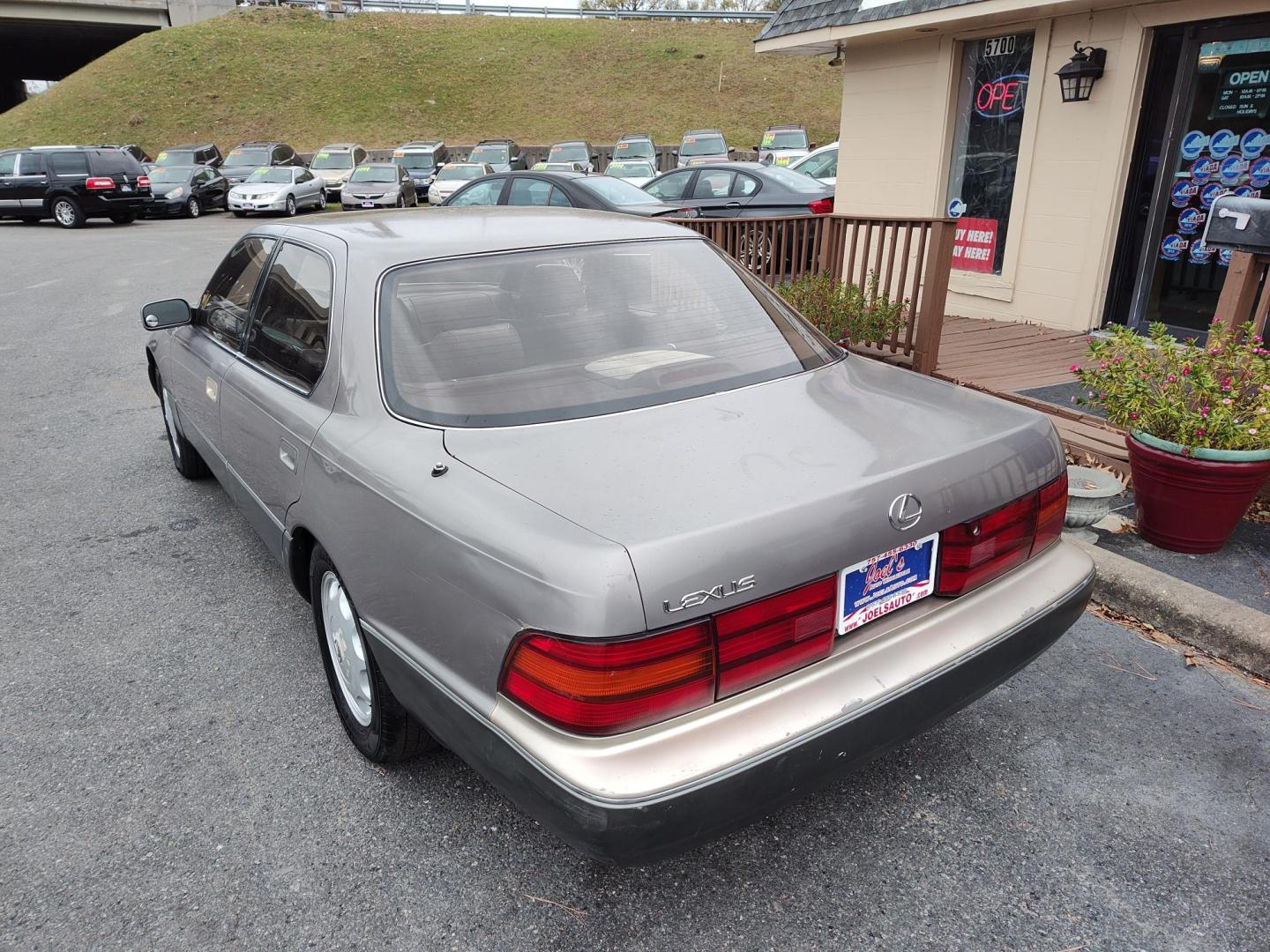 1994 Gray Lexus LS 400 Base (JT8UF11E0R0) with an 4.0L V8 DOHC 24V engine, 4-Speed Automatic Overdrive transmission, located at 5700 Curlew Drive, Norfolk, VA, 23502, (757) 455-6330, 36.841885, -76.209412 - Photo#10