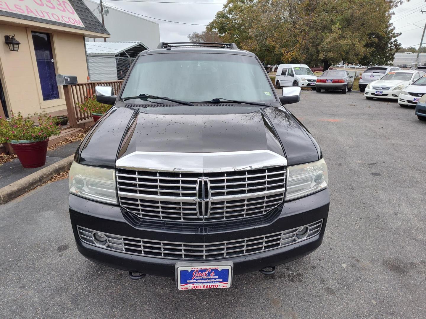 2007 Black Lincoln Navigator 2WD Luxury (5LMFU27577L) with an 5.4L V8 SOHC 24V engine, 6-Speed Automatic Overdrive transmission, located at 5700 Curlew Drive, Norfolk, VA, 23502, (757) 455-6330, 36.841885, -76.209412 - Photo#2